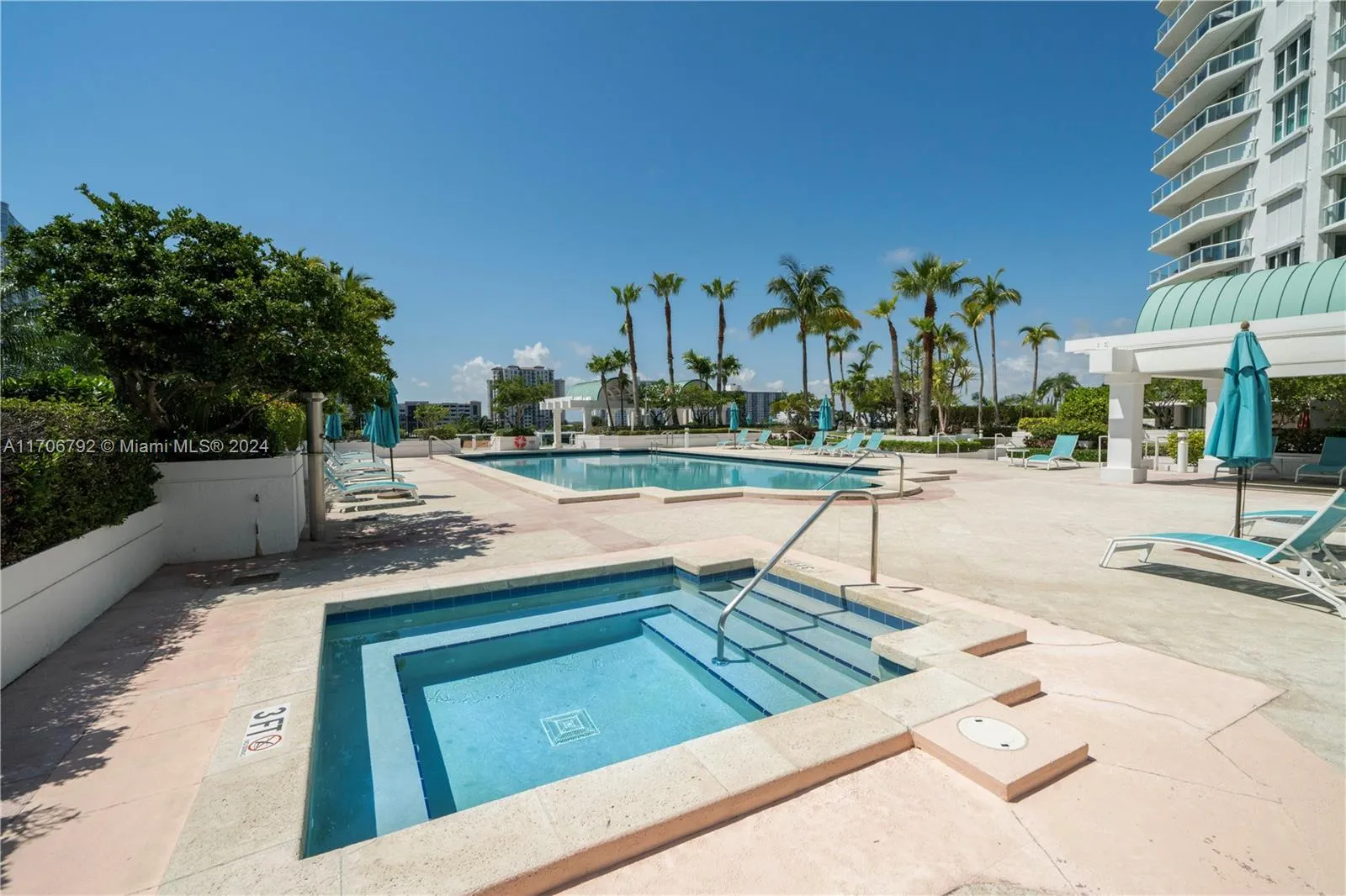 Sunny Isles Beach, Florida 33160, United States, 3 Bedrooms Bedrooms, ,4 BathroomsBathrooms,Residential,Pending,27523