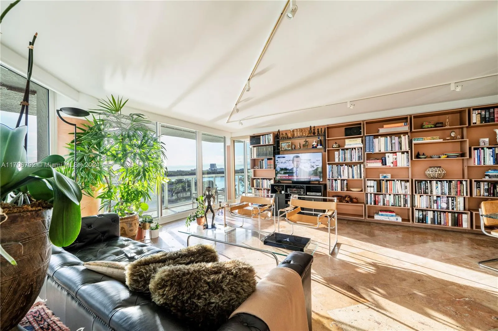 Sunny Isles Beach, Florida 33160, United States, 3 Bedrooms Bedrooms, ,4 BathroomsBathrooms,Residential,Pending,27523