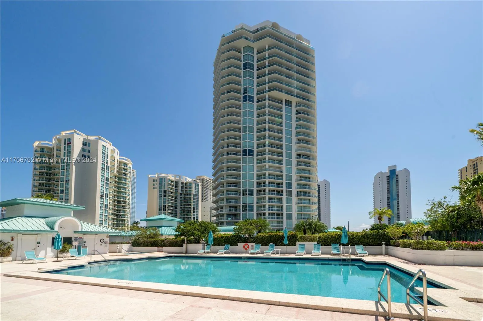 Sunny Isles Beach, Florida 33160, United States, 3 Bedrooms Bedrooms, ,4 BathroomsBathrooms,Residential,Pending,27523