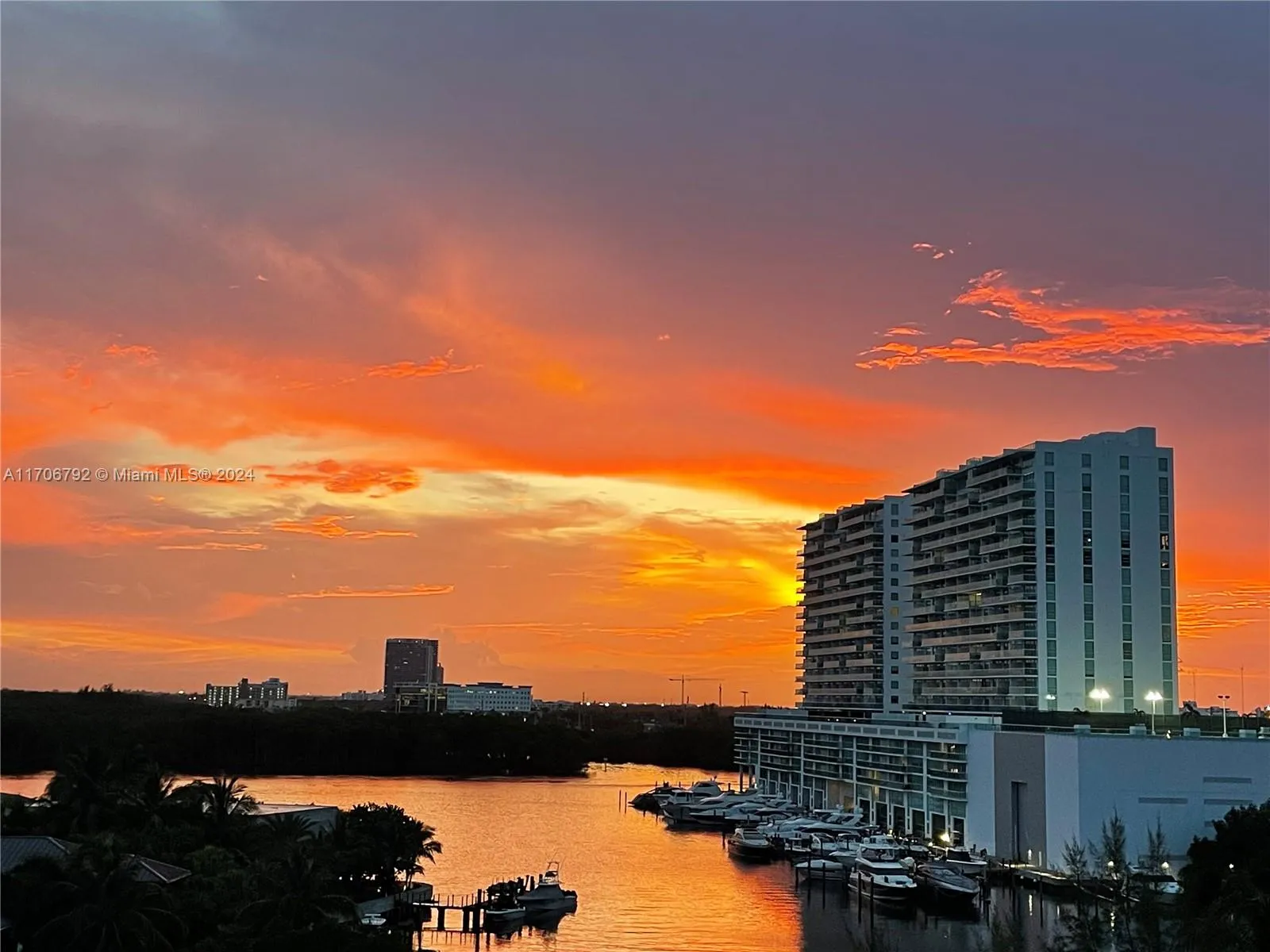 Sunny Isles Beach, Florida 33160, United States, 3 Bedrooms Bedrooms, ,4 BathroomsBathrooms,Residential,Pending,27523