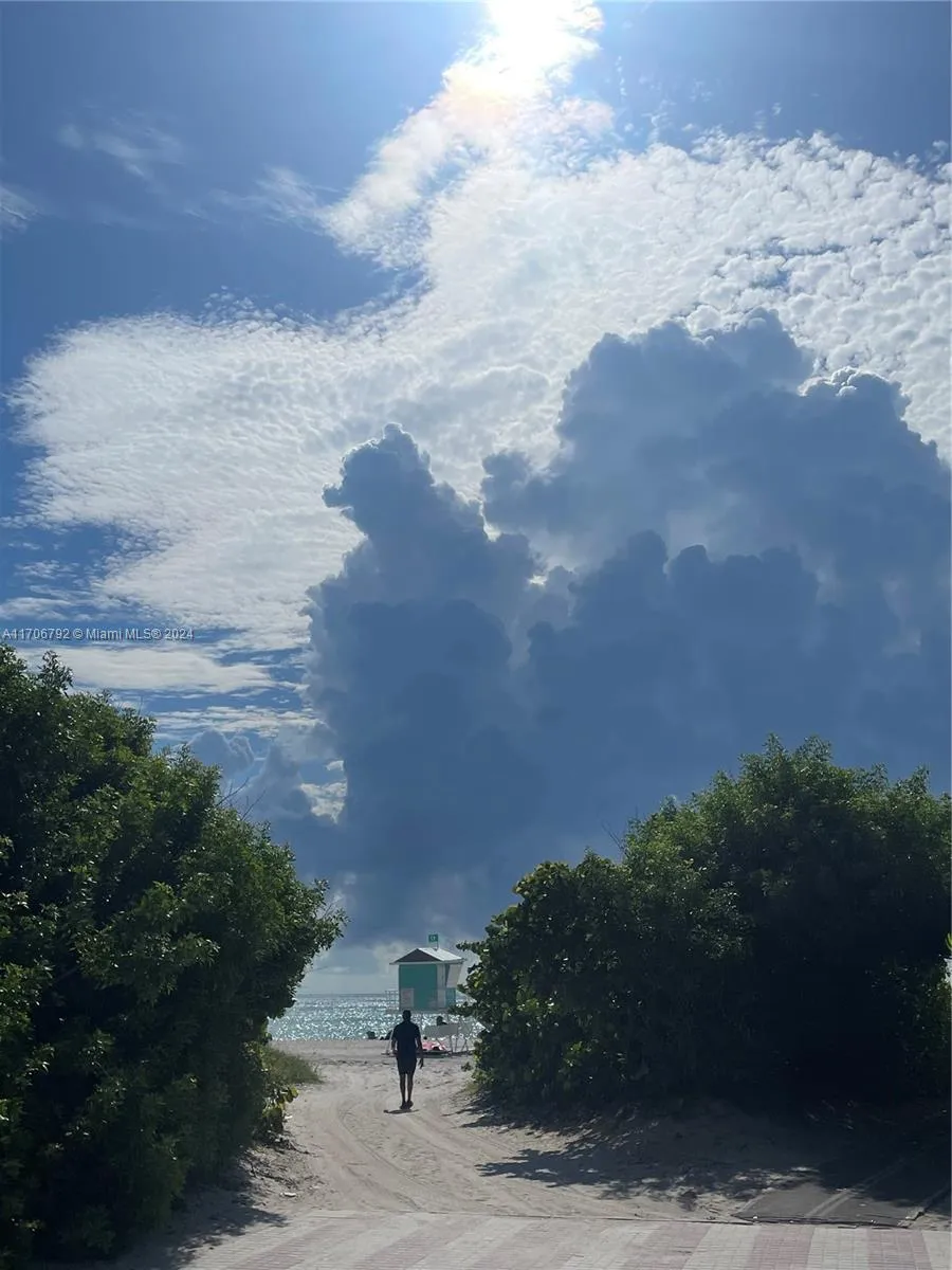 Sunny Isles Beach, Florida 33160, United States, 3 Bedrooms Bedrooms, ,4 BathroomsBathrooms,Residential,Pending,27523