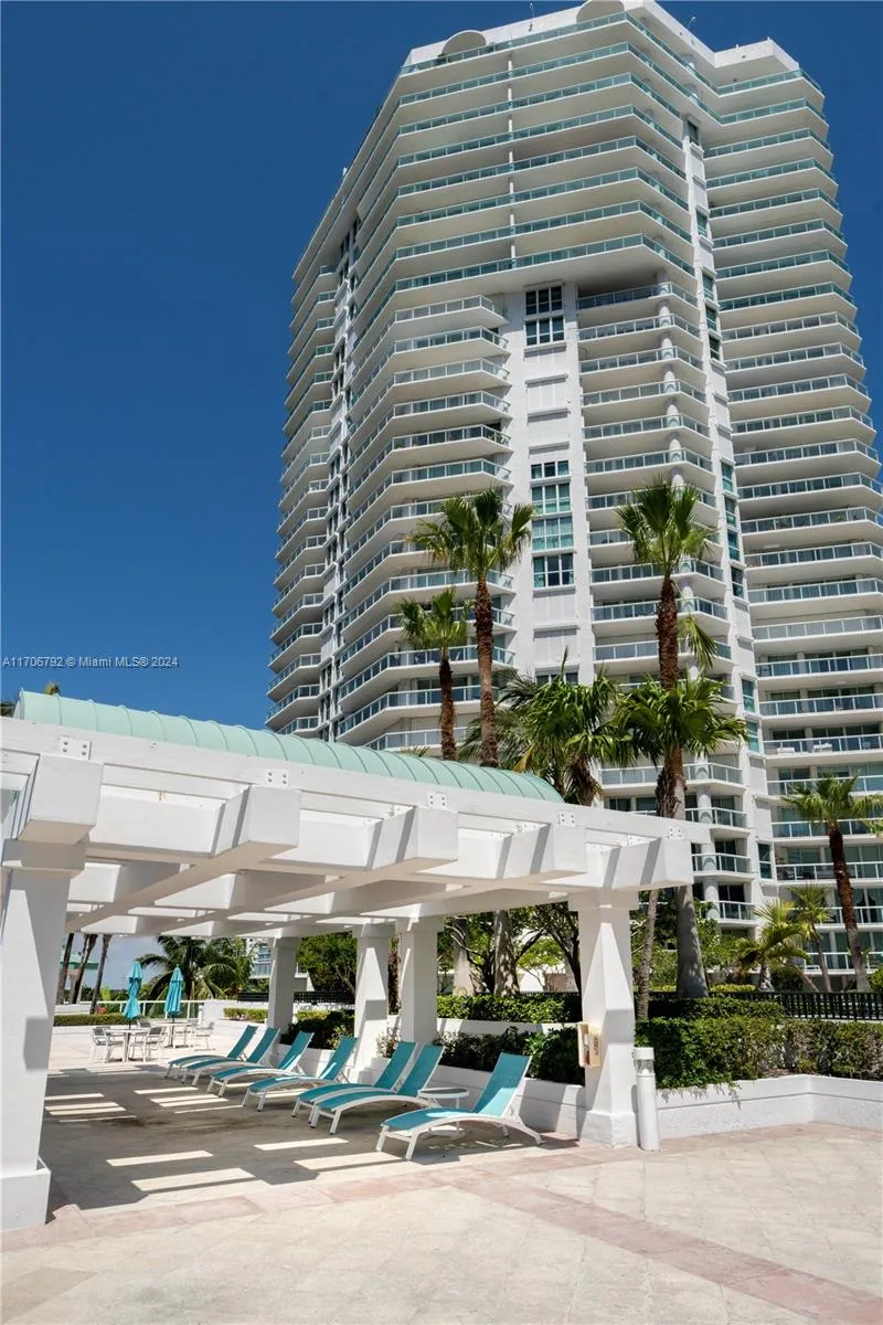 Sunny Isles Beach, Florida 33160, United States, 3 Bedrooms Bedrooms, ,4 BathroomsBathrooms,Residential,Pending,27523