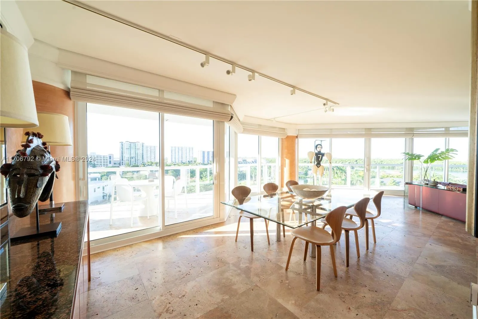 Sunny Isles Beach, Florida 33160, United States, 3 Bedrooms Bedrooms, ,4 BathroomsBathrooms,Residential,Pending,27523