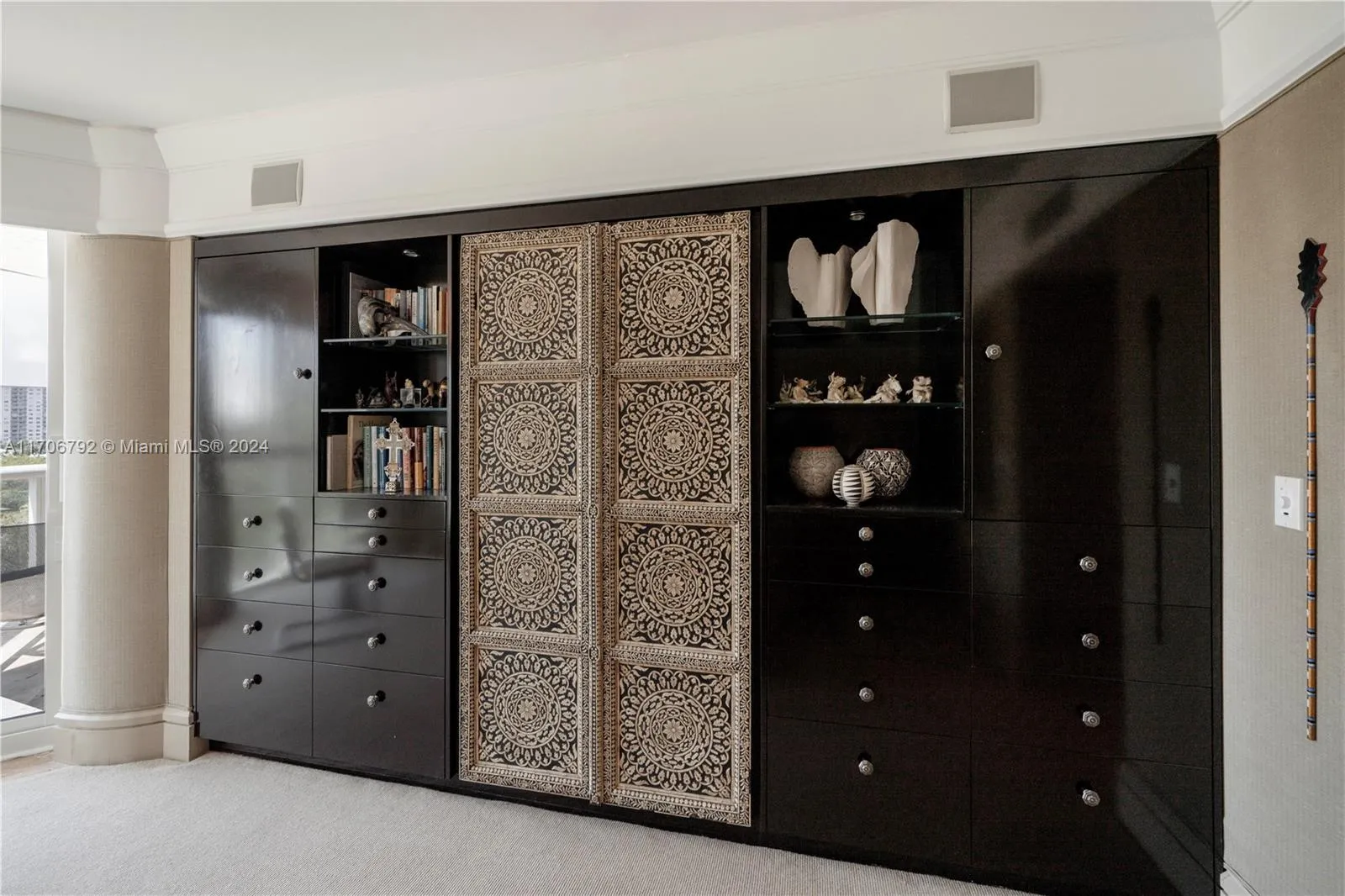 Sunny Isles Beach, Florida 33160, United States, 3 Bedrooms Bedrooms, ,4 BathroomsBathrooms,Residential,Pending,27523