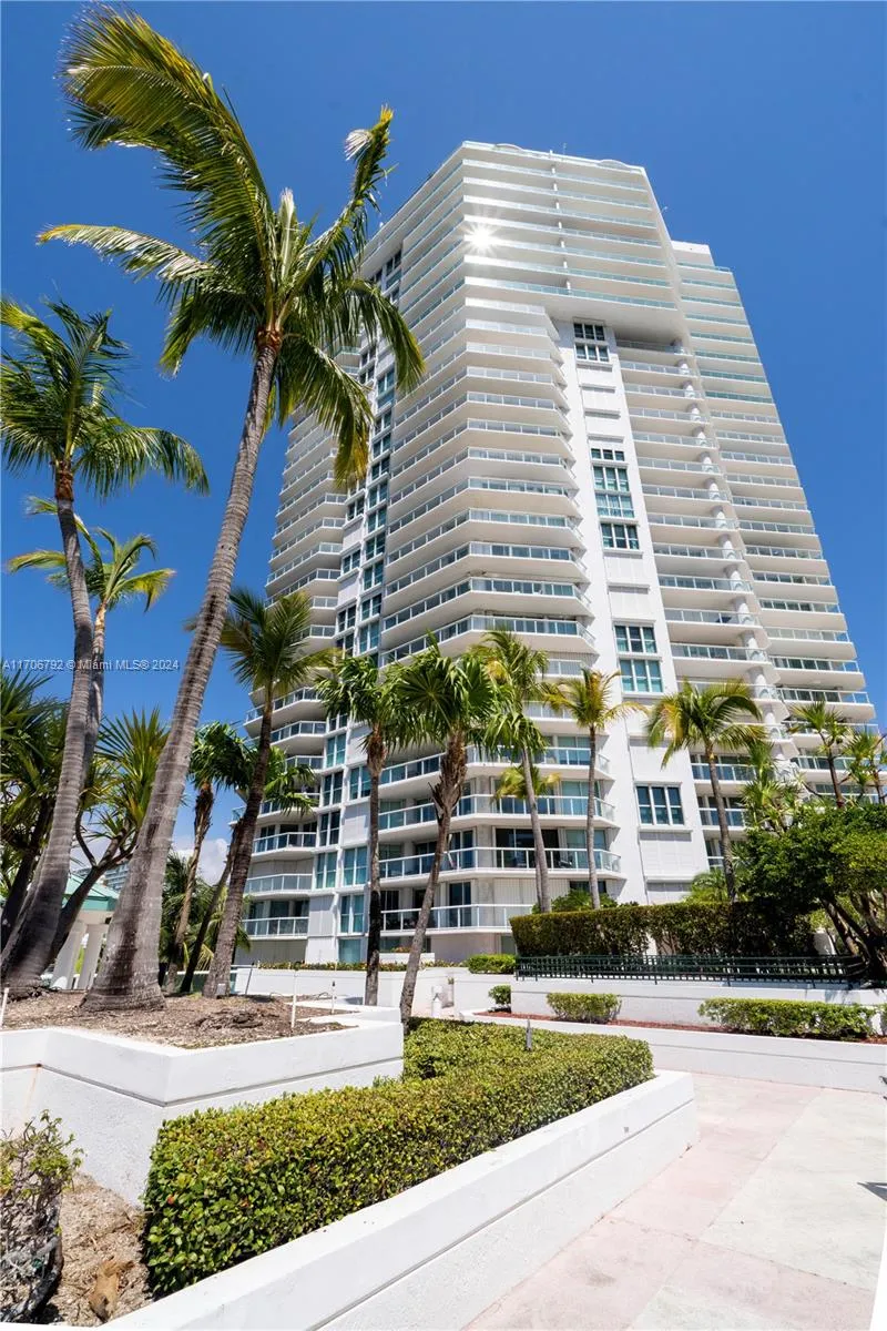 Sunny Isles Beach, Florida 33160, United States, 3 Bedrooms Bedrooms, ,4 BathroomsBathrooms,Residential,Pending,27523