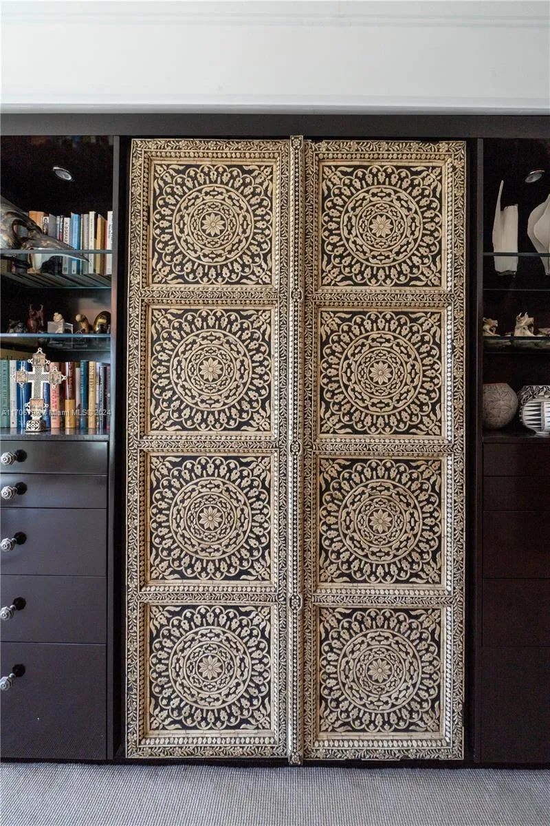 Sunny Isles Beach, Florida 33160, United States, 3 Bedrooms Bedrooms, ,4 BathroomsBathrooms,Residential,Pending,27523