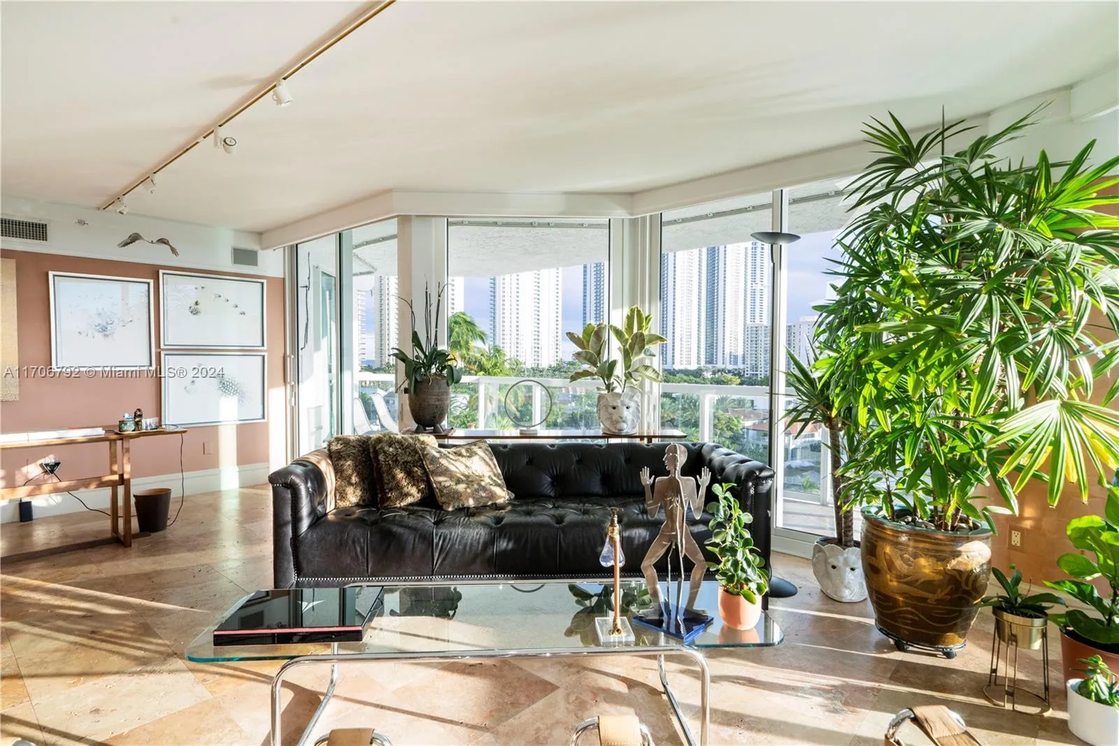 Sunny Isles Beach, Florida 33160, United States, 3 Bedrooms Bedrooms, ,4 BathroomsBathrooms,Residential,Pending,27523