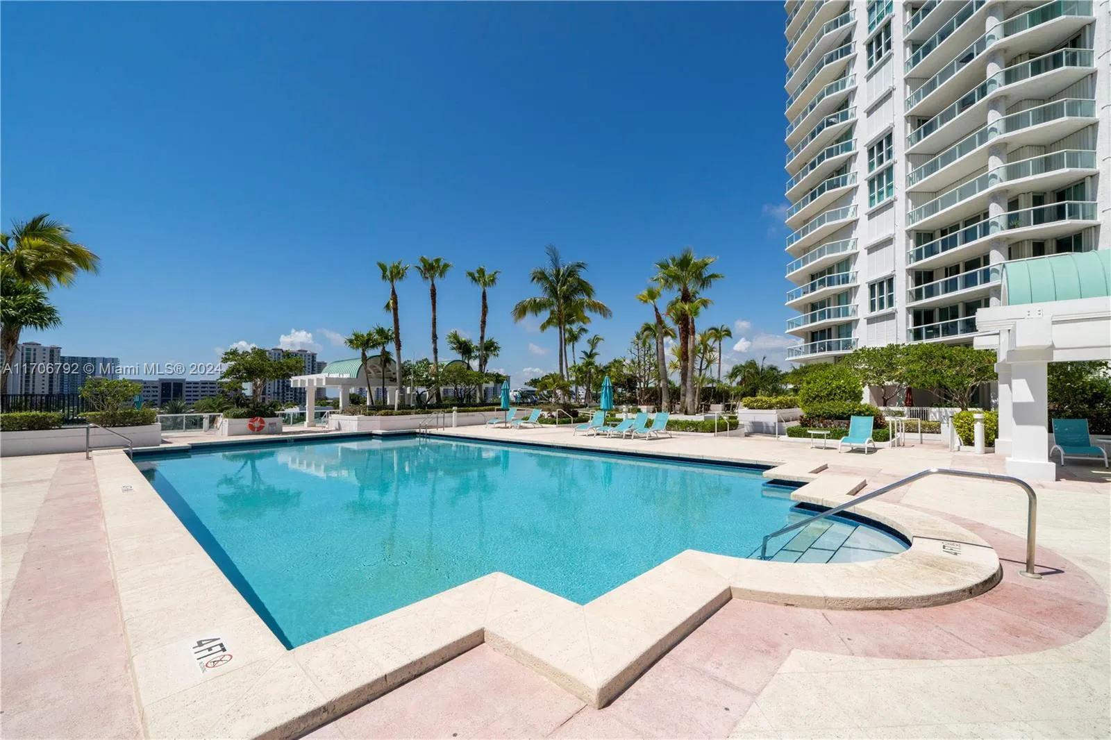 Sunny Isles Beach, Florida 33160, United States, 3 Bedrooms Bedrooms, ,4 BathroomsBathrooms,Residential,Pending,27523
