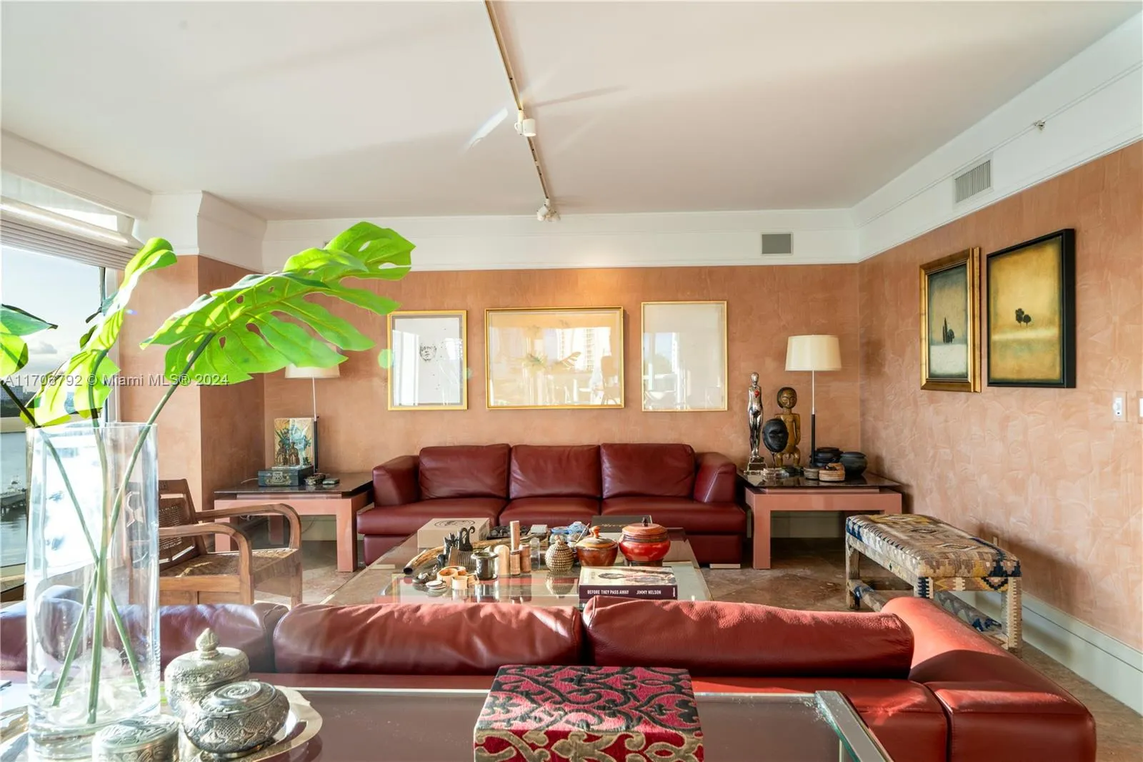 Sunny Isles Beach, Florida 33160, United States, 3 Bedrooms Bedrooms, ,4 BathroomsBathrooms,Residential,Pending,27523