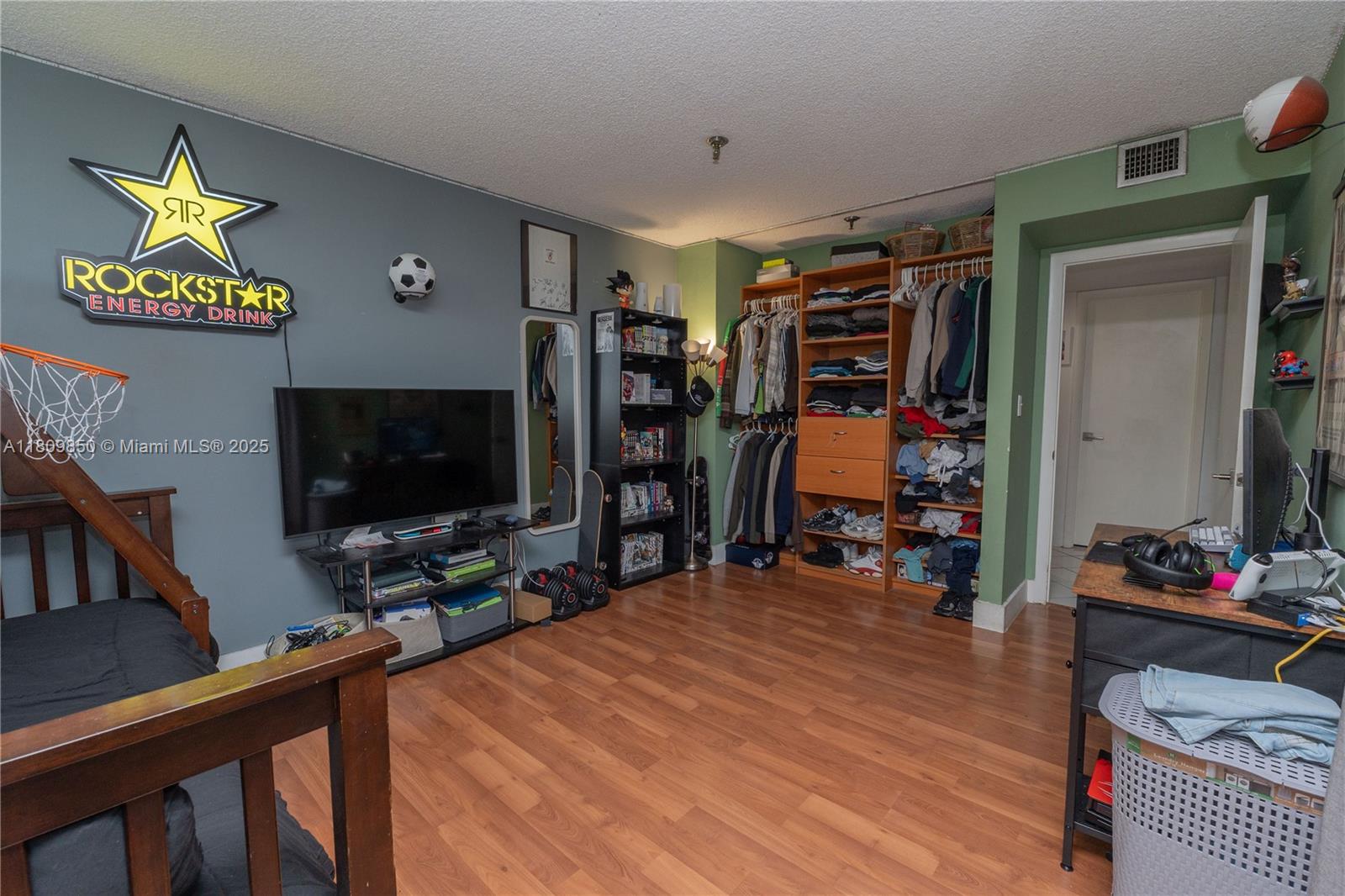 COCO WOOD CONDO - Residential