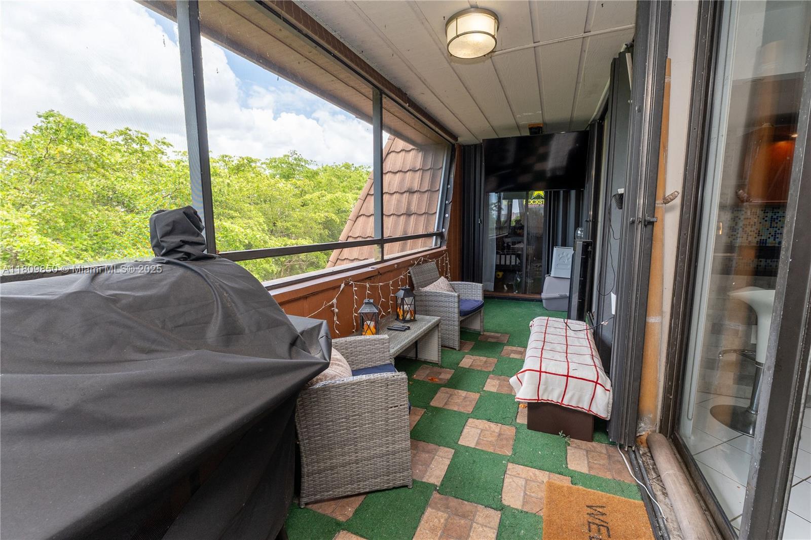 COCO WOOD CONDO - Residential
