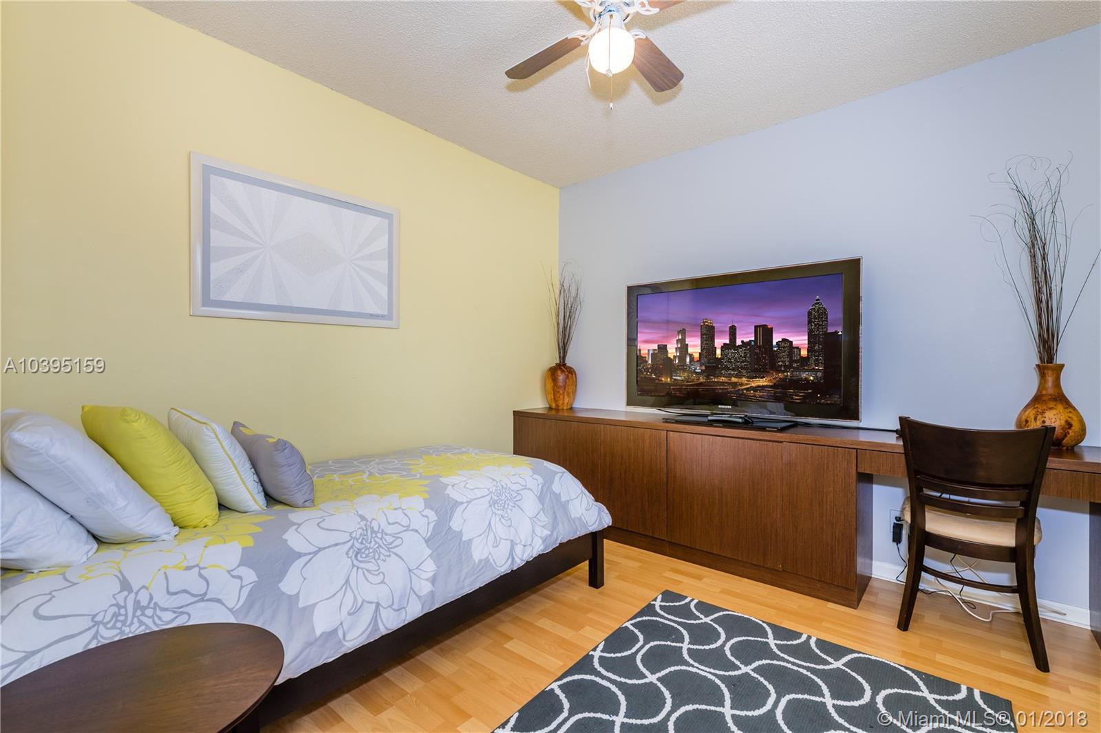 SPINNAKER BAY AT LAKE CHA - Residential