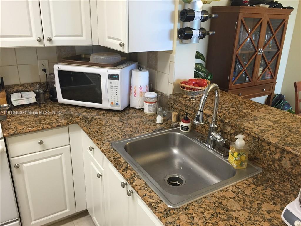 SHERIDAN EAST CONDO BLDG - Residential Lease