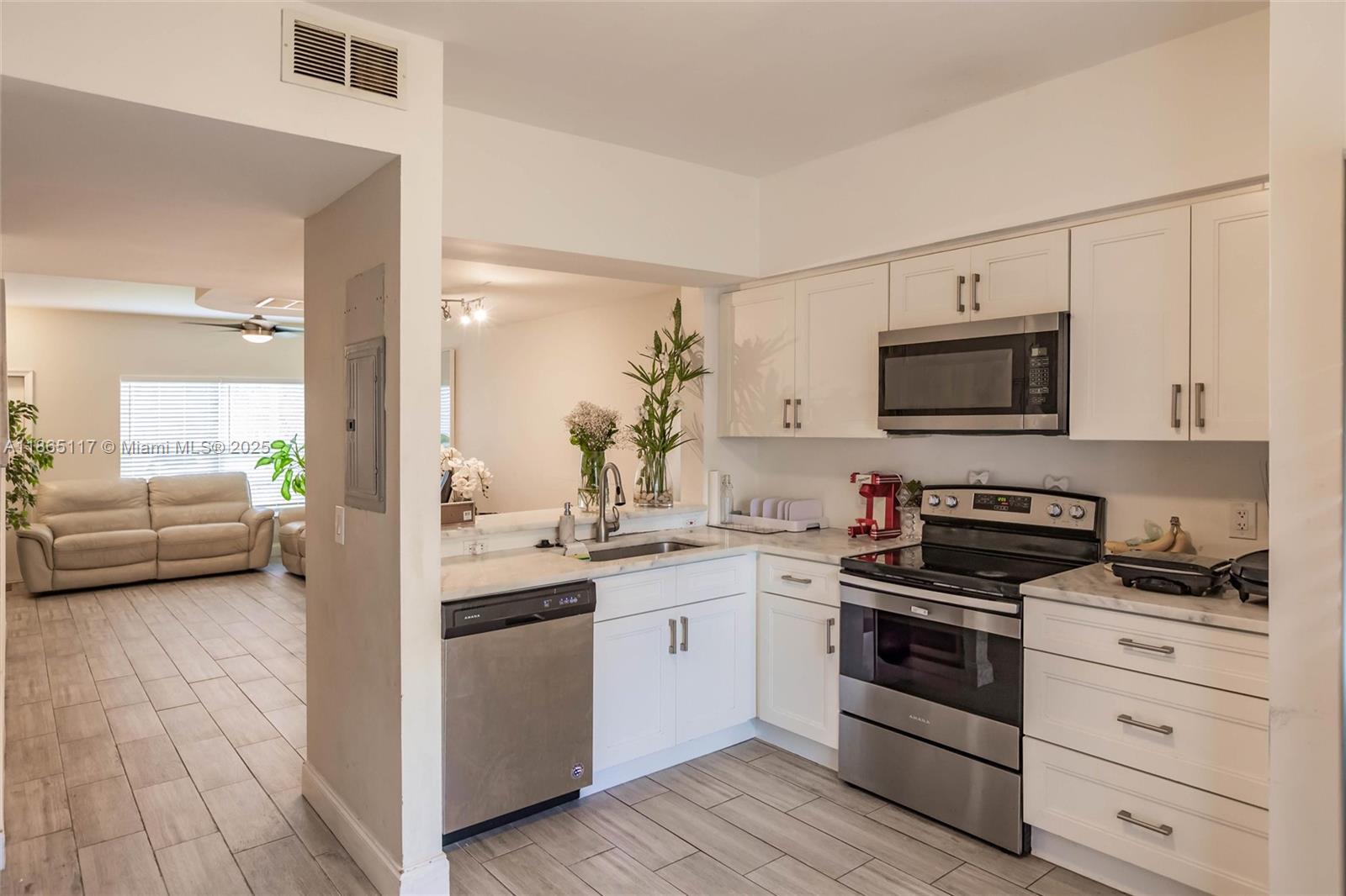 23 Simonton Cir