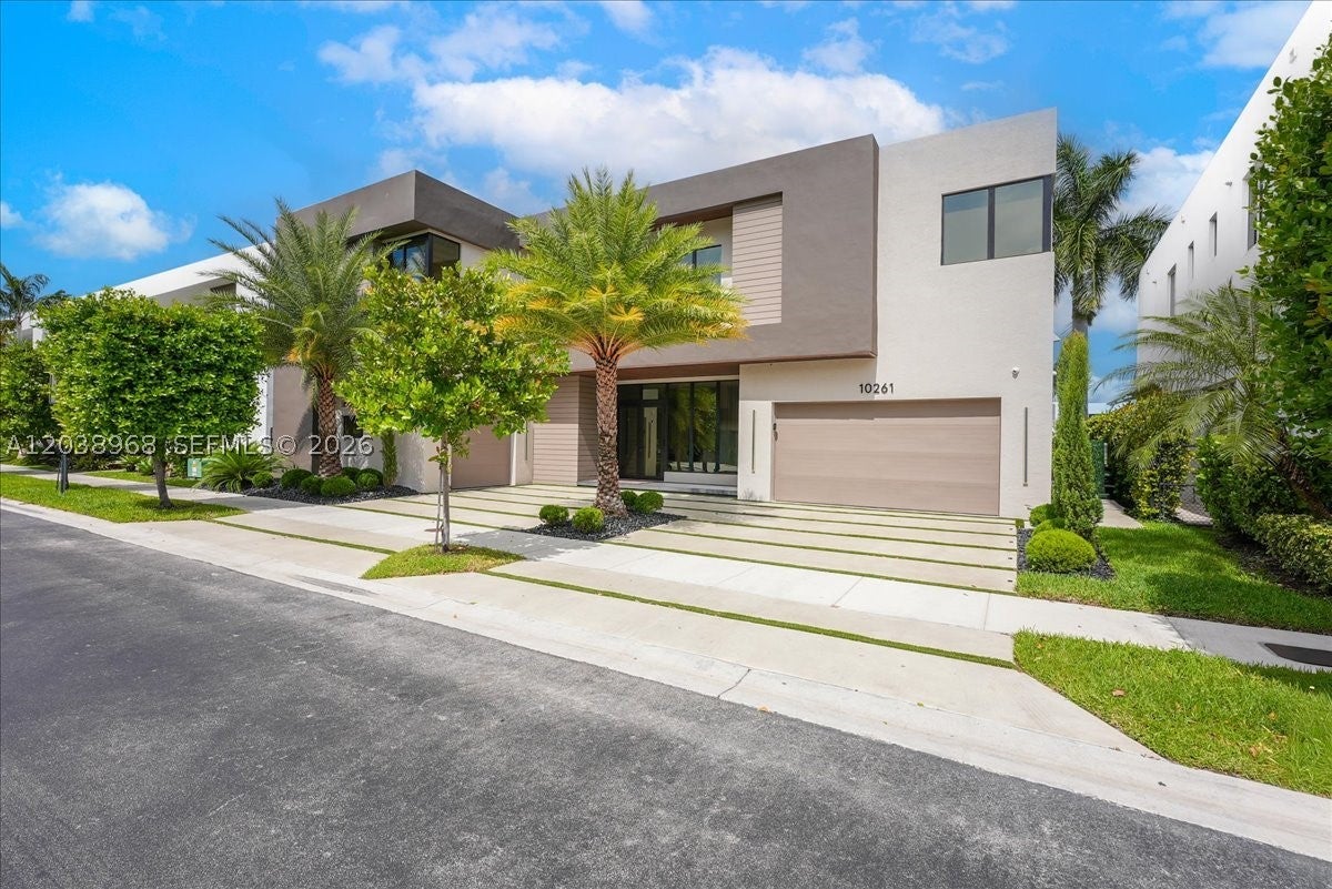 10261 NW 74th Ter, Doral FL 33178