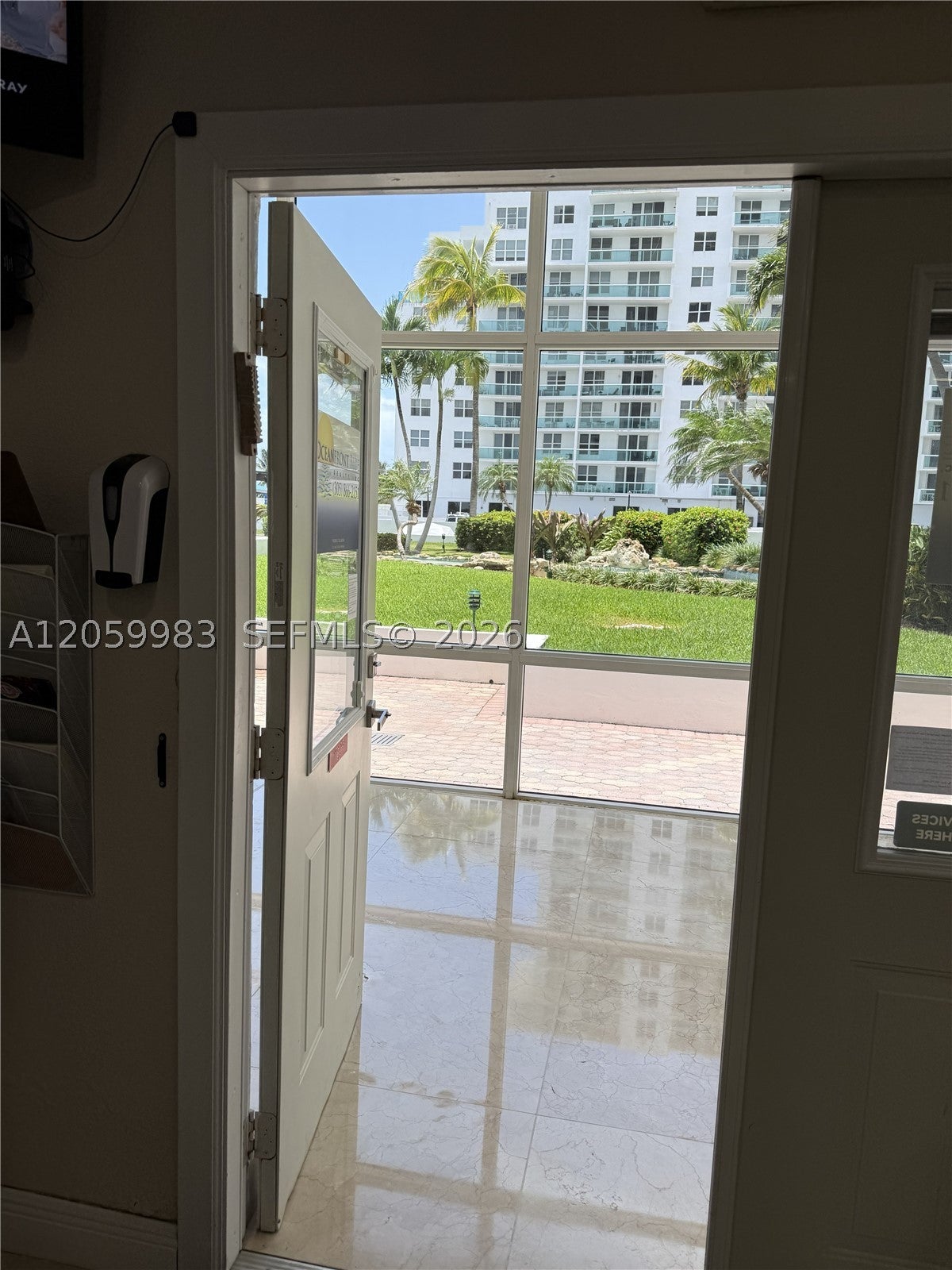 5005 Collins Ave C2