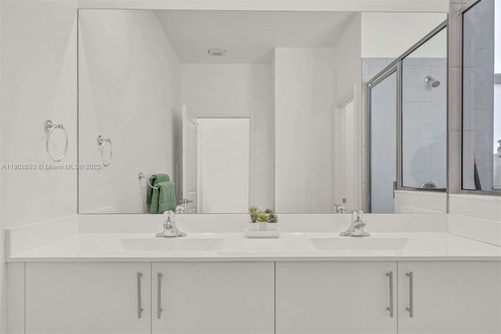 WINDSOR SQUARE - Residential