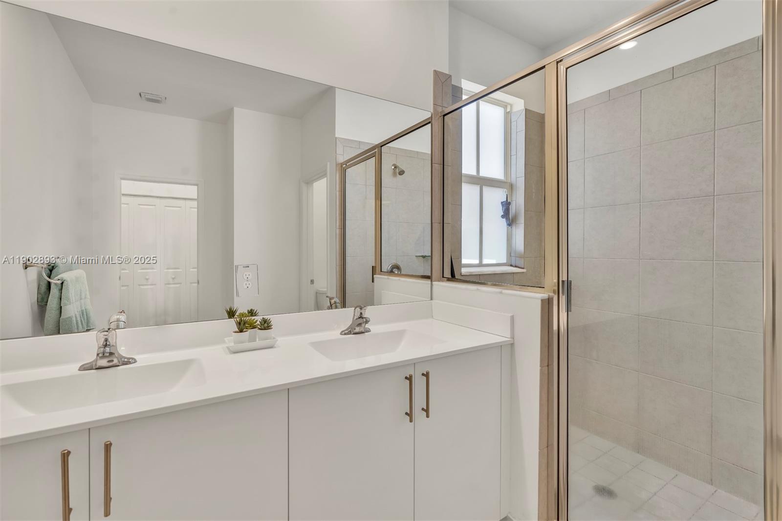 WINDSOR SQUARE - Residential