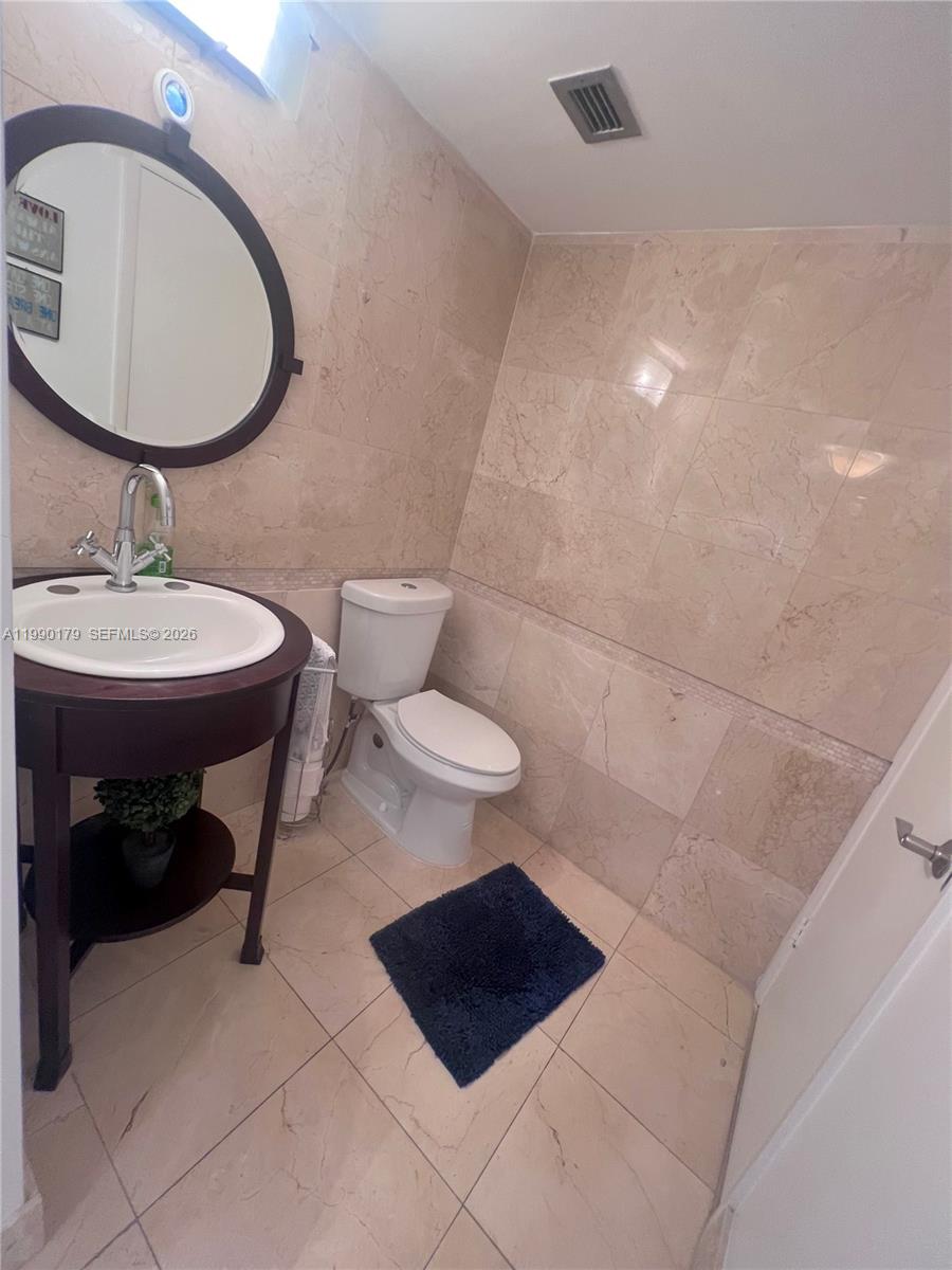 5838 CONDOMINIUM - Residential