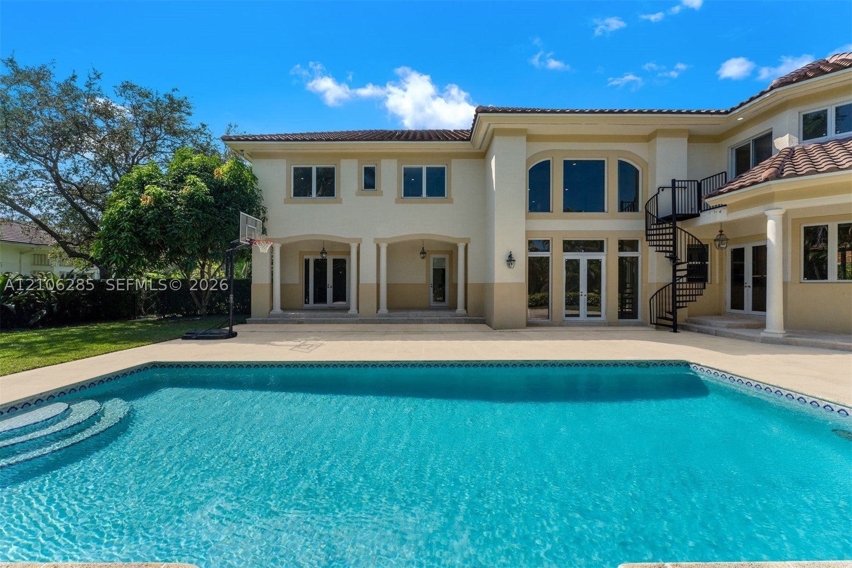 View photos, virtual tours, details... 673 Destacada Cir