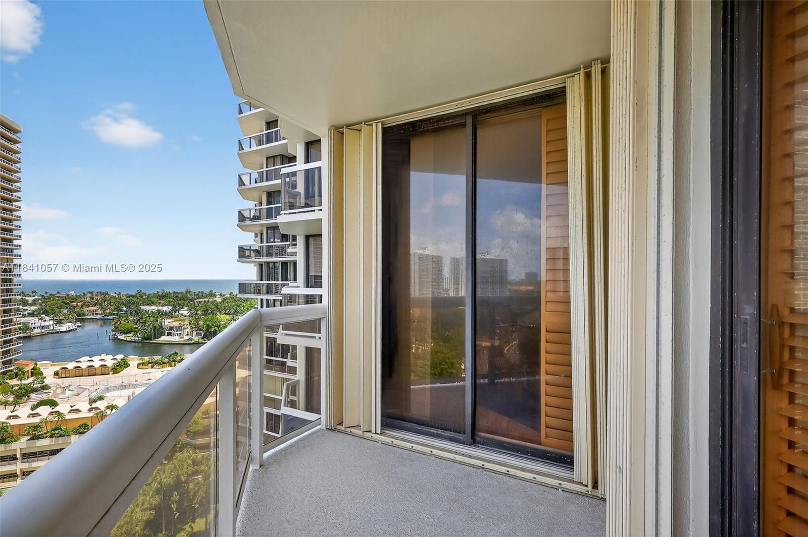 20185 E Country Club Dr 1406/1405