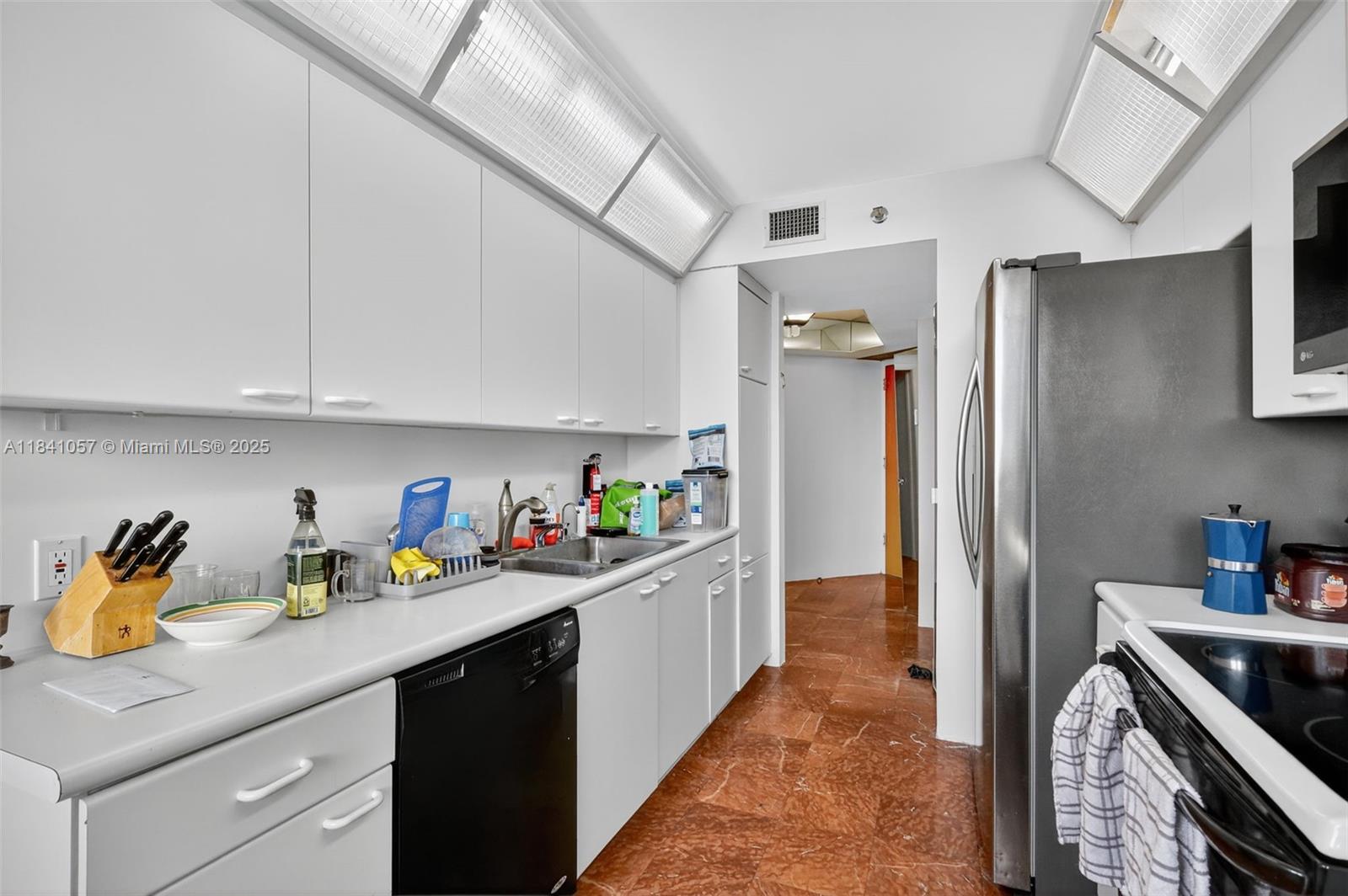 THE LANDMARK CONDO - Residential