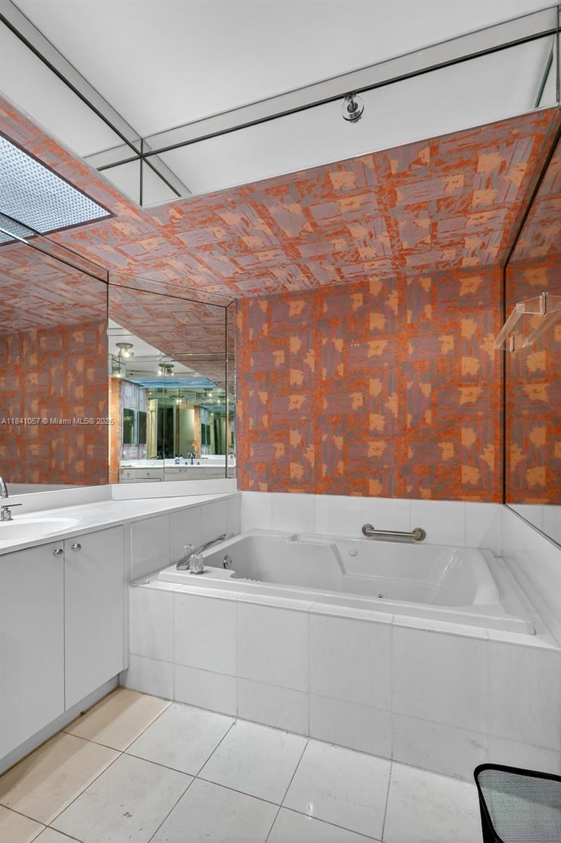 THE LANDMARK CONDO - Residential