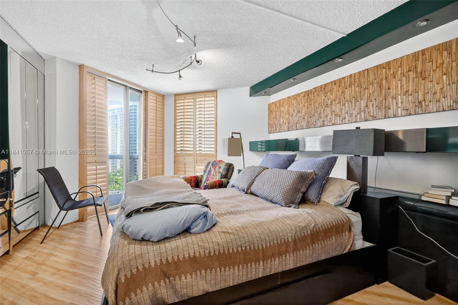 THE LANDMARK CONDO - Residential