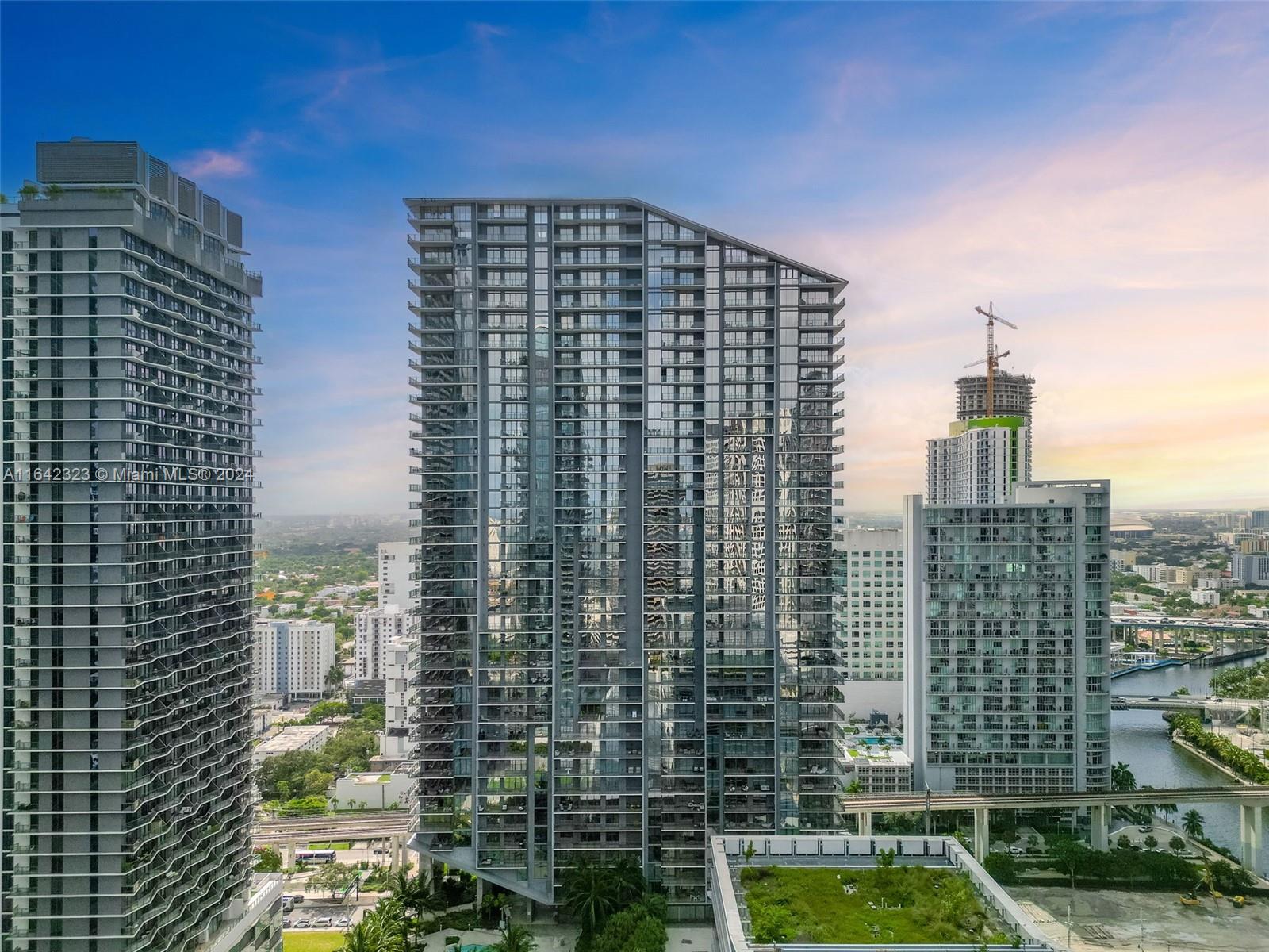 Property for Sale at 88 Sw 7th St 3707, Miami, Broward County, Florida - Bedrooms: 1 
Bathrooms: 2  - $849,000