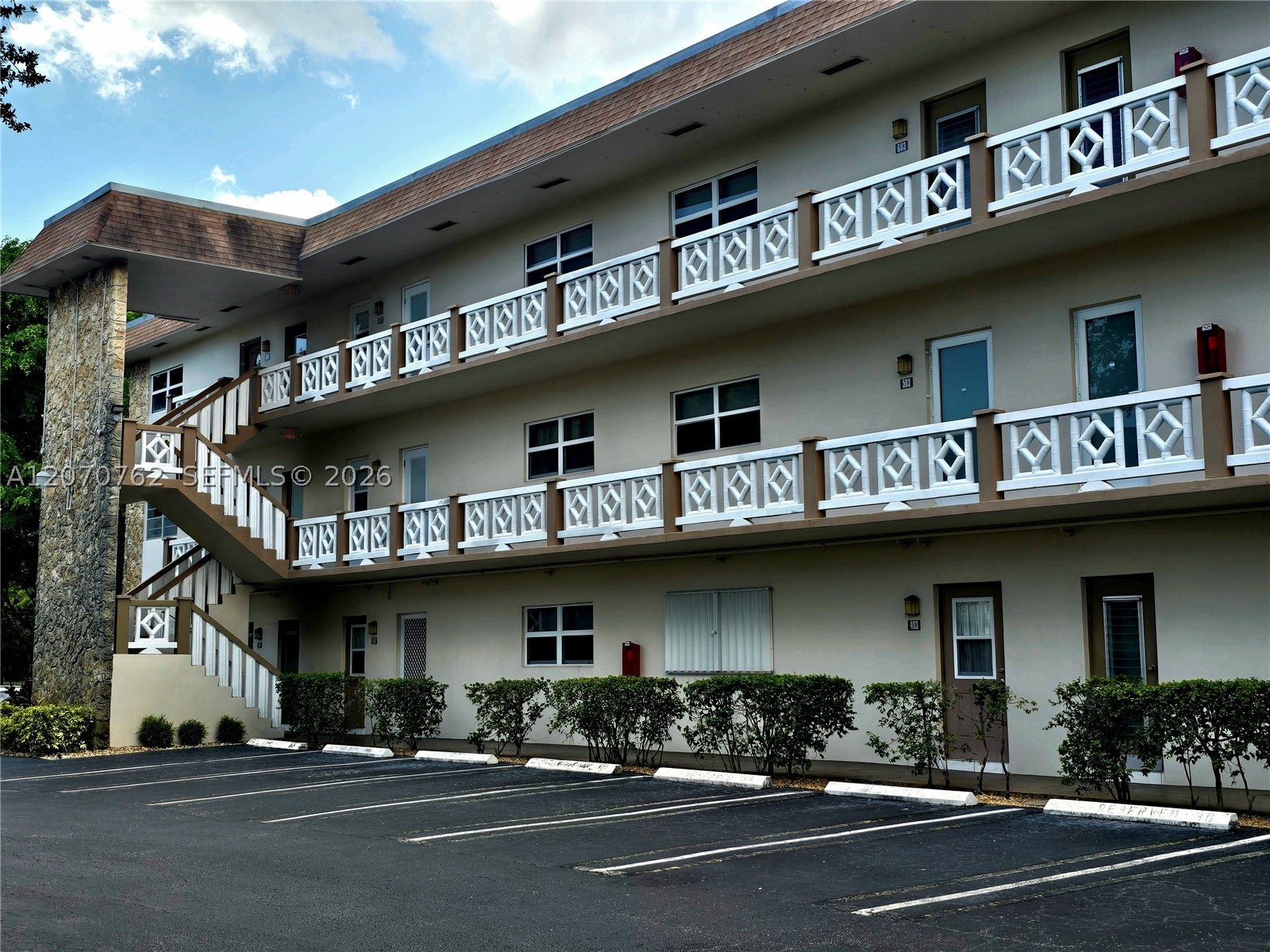 3405 NW 48th Ave 601, Lauderdale Lakes FL 33319