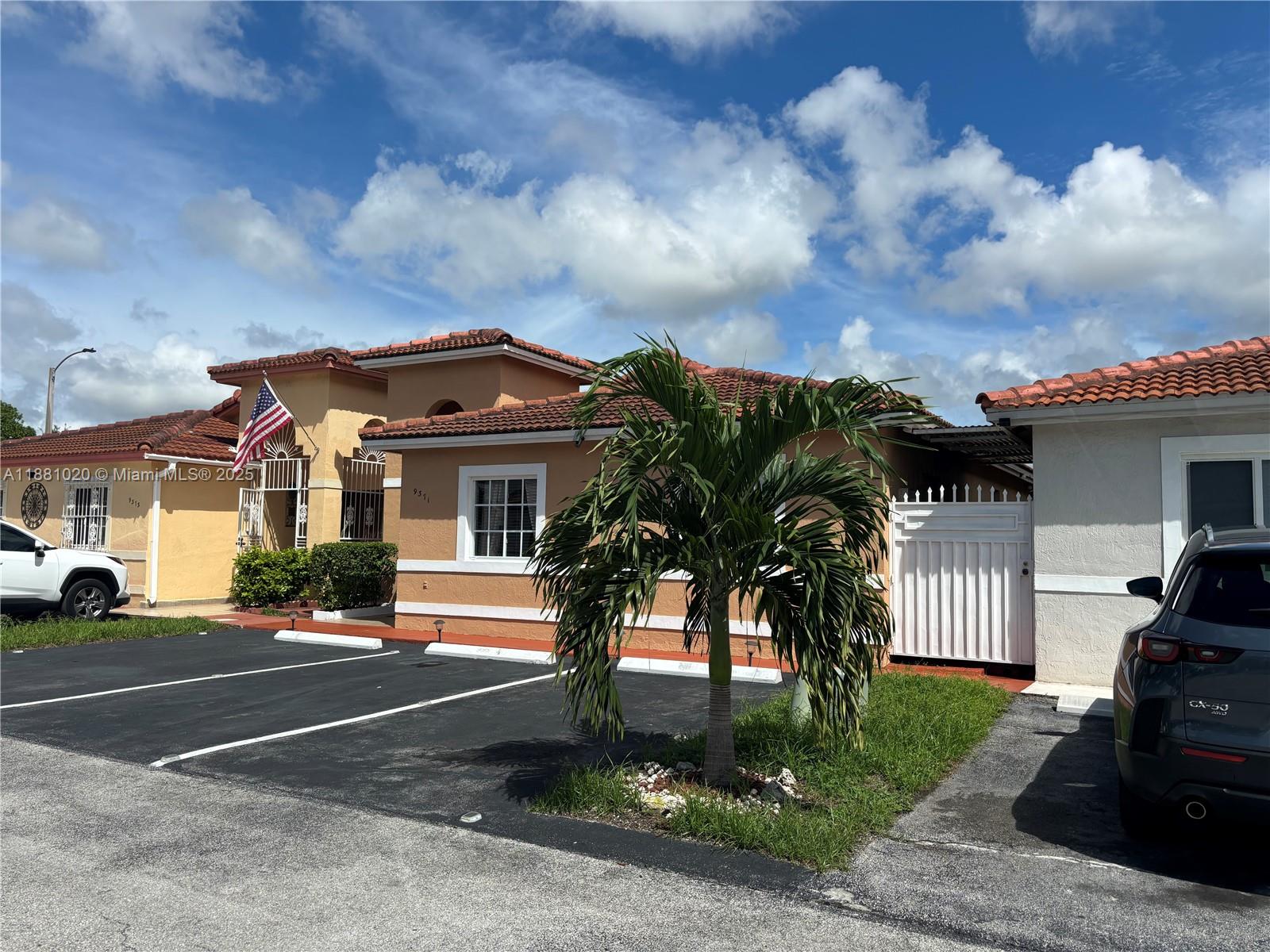 LOS PALACIOS I CONDO - Residential