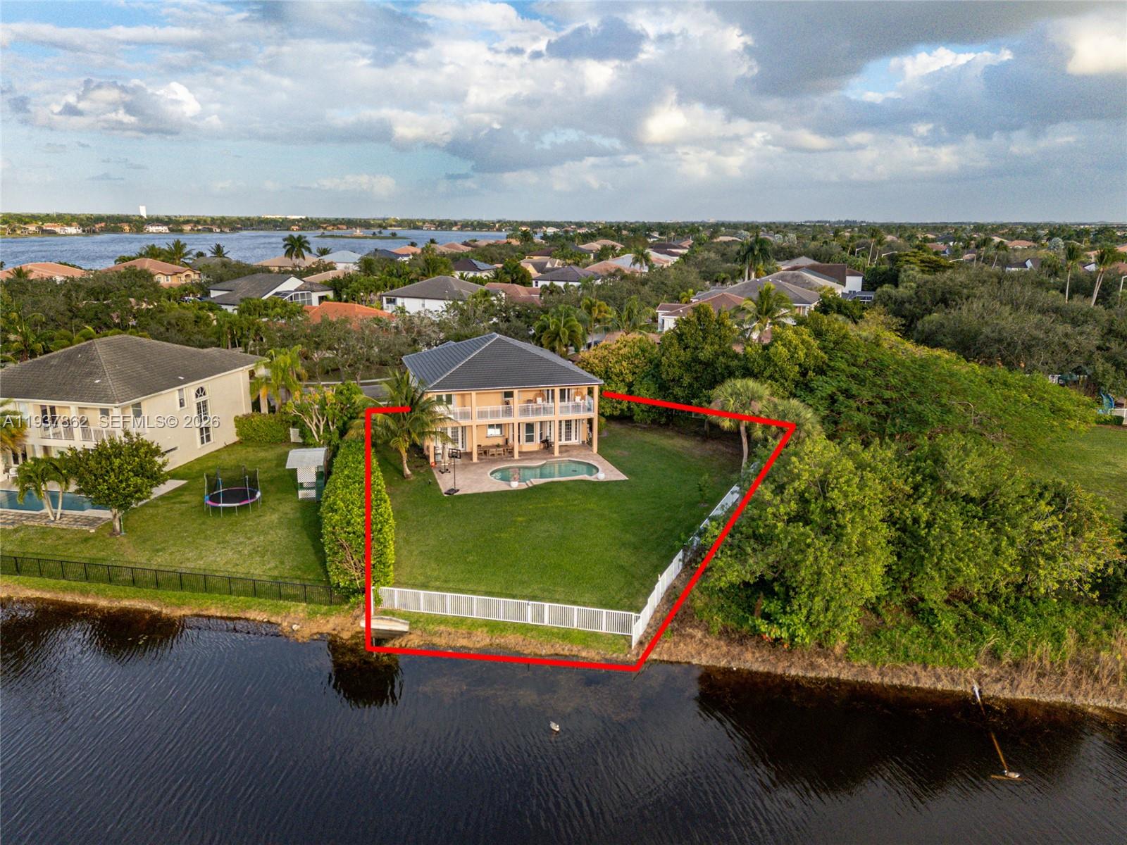 SUNSET LAKES PLAT TWO - Residential