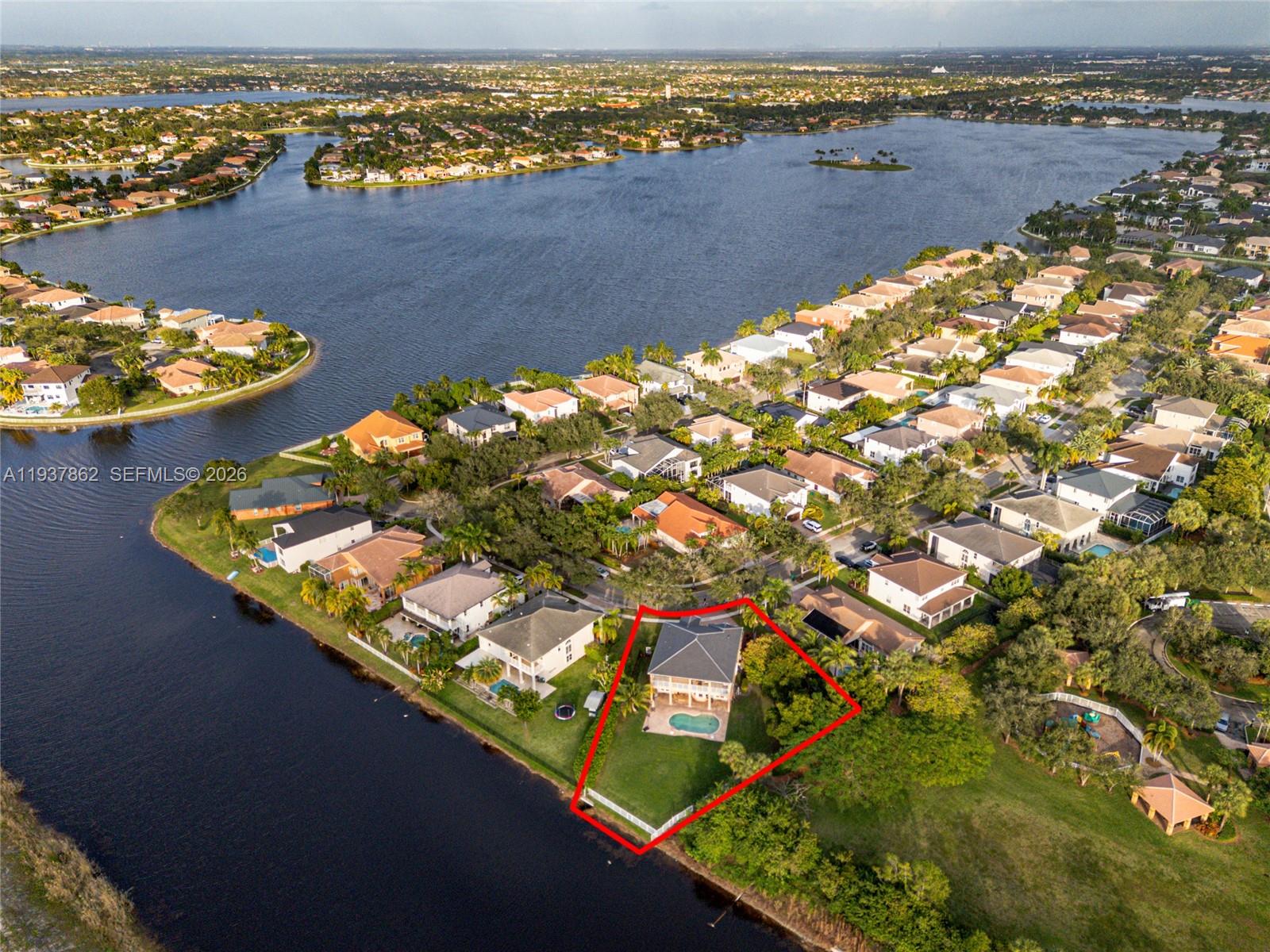 SUNSET LAKES PLAT TWO - Residential