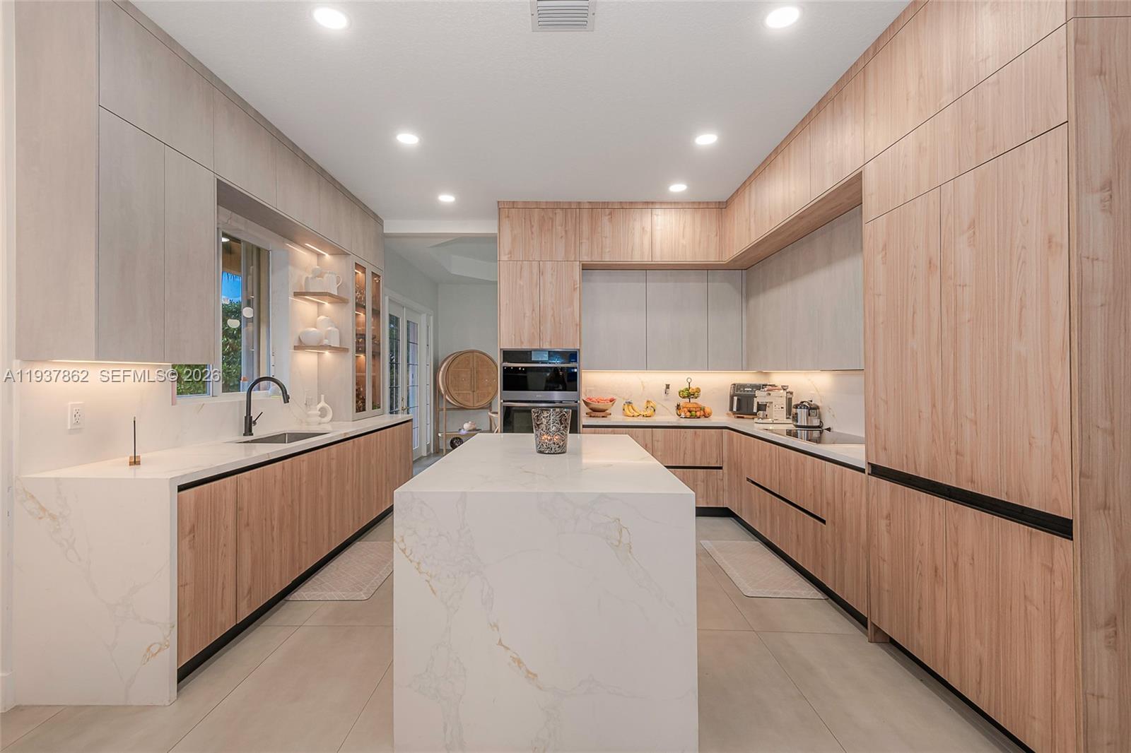 SUNSET LAKES PLAT TWO - Residential