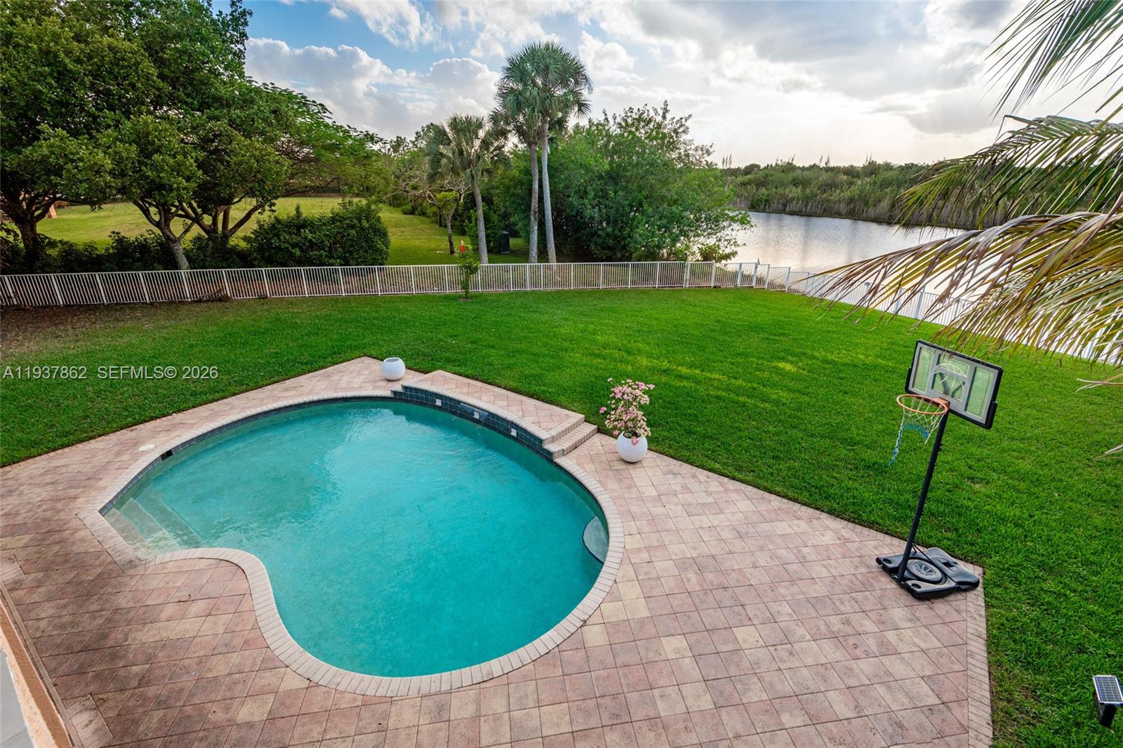 SUNSET LAKES PLAT TWO - Residential