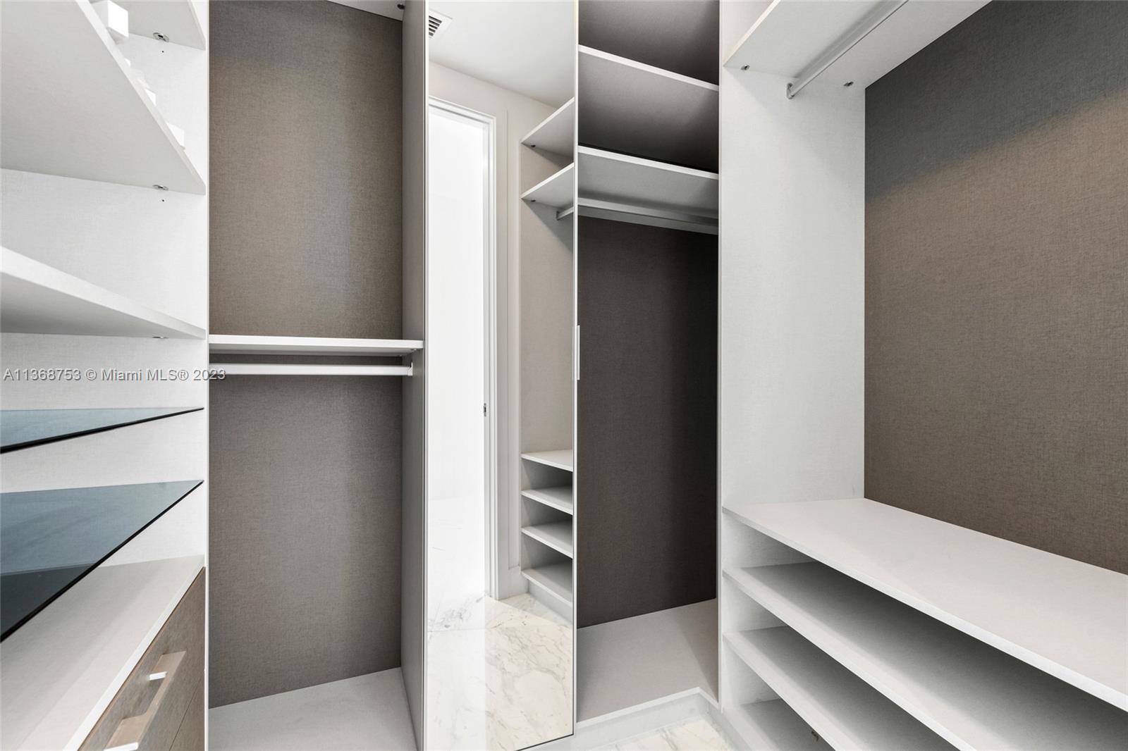 18555 COLLINS AVENUE COND - Residential