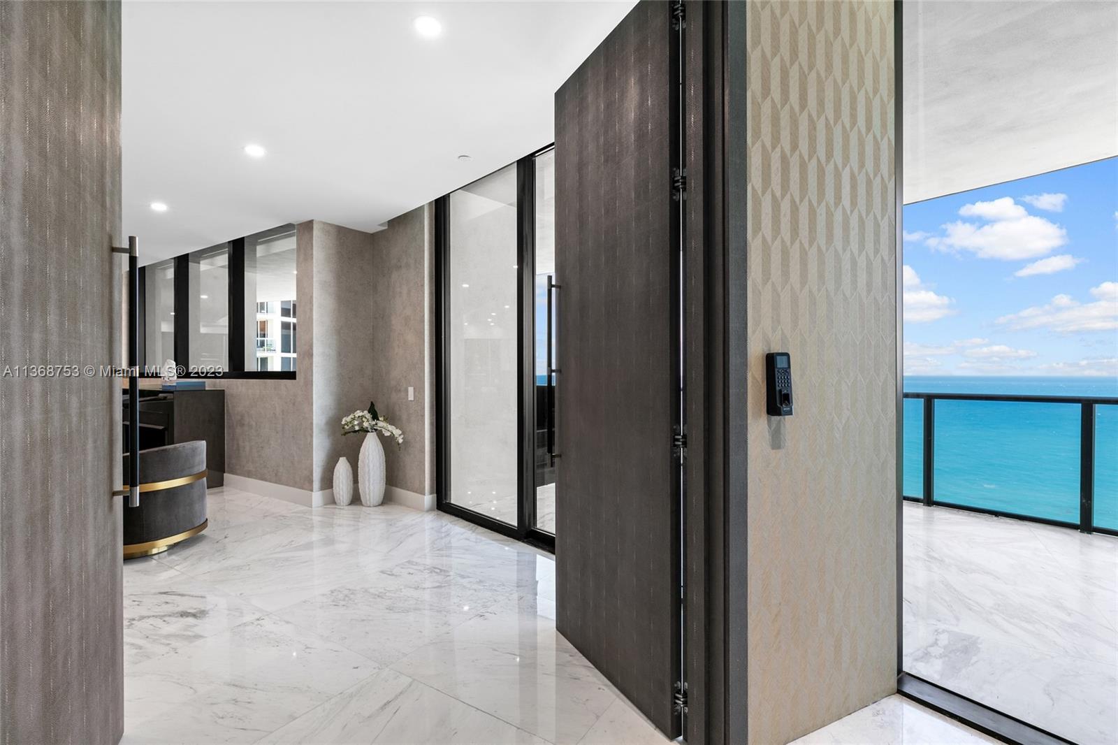 18555 COLLINS AVENUE COND - Residential