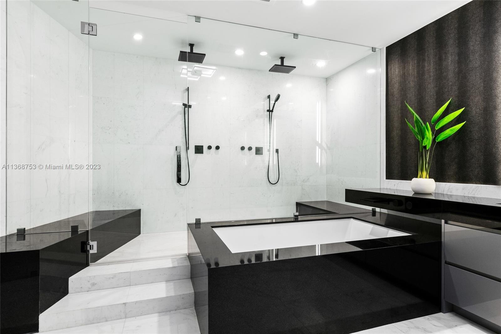 18555 COLLINS AVENUE COND - Residential