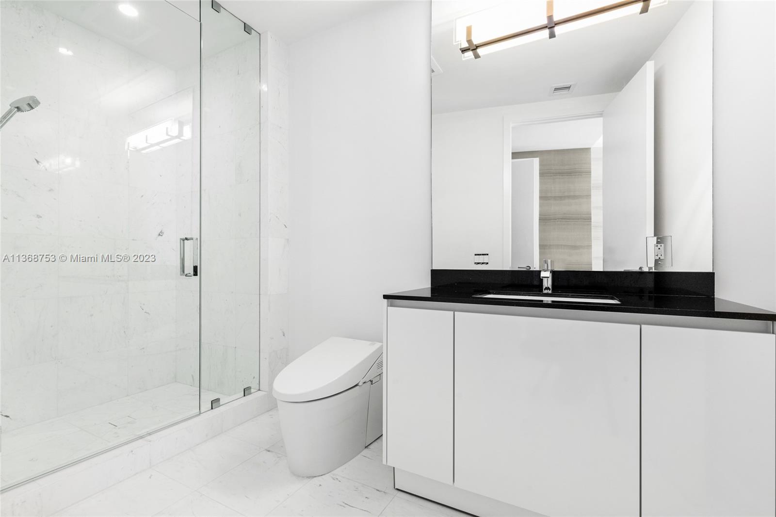 18555 COLLINS AVENUE COND - Residential