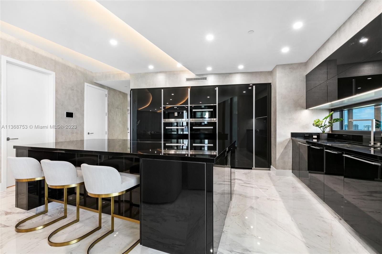 18555 COLLINS AVENUE COND - Residential