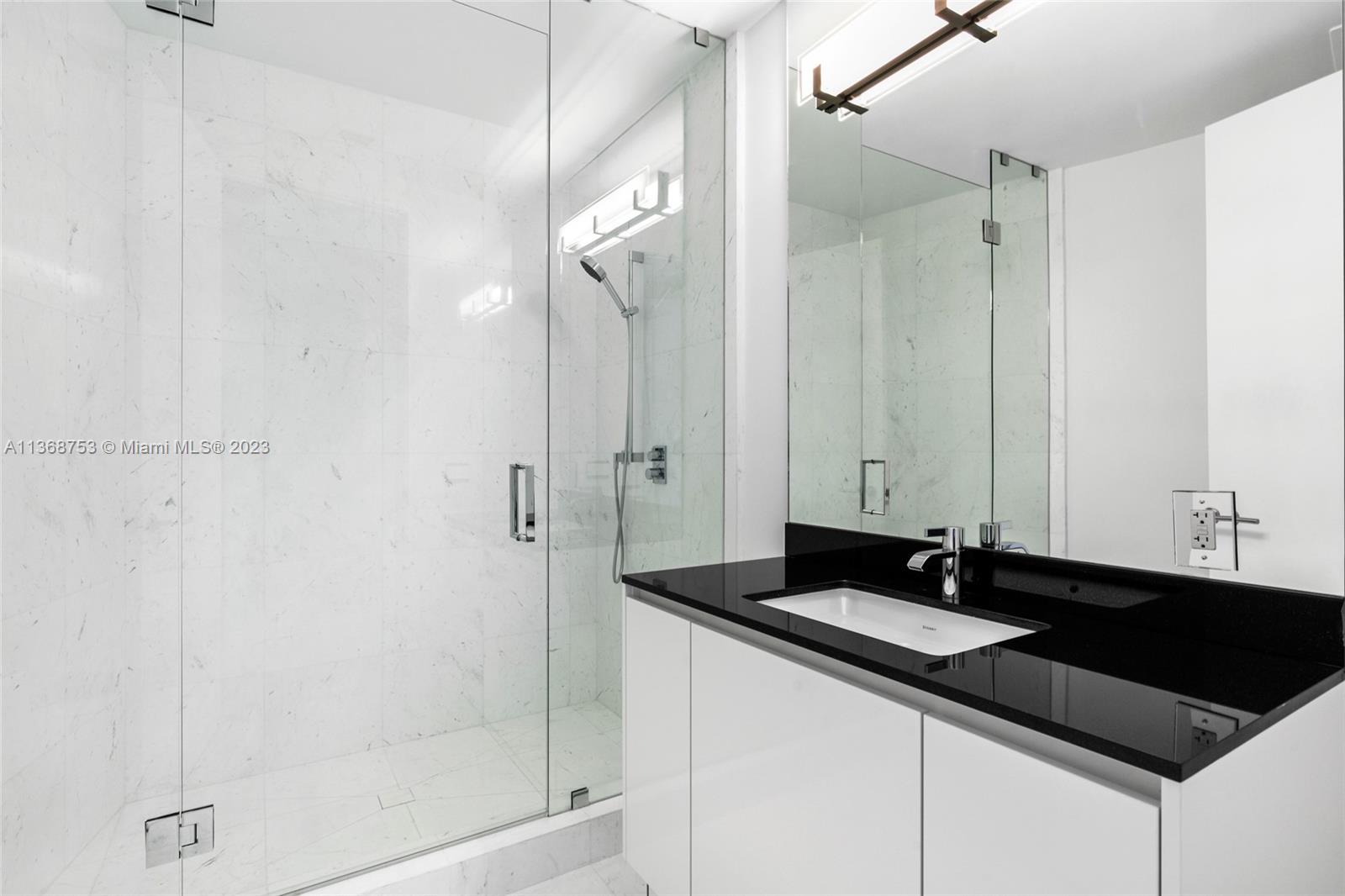 18555 COLLINS AVENUE COND - Residential