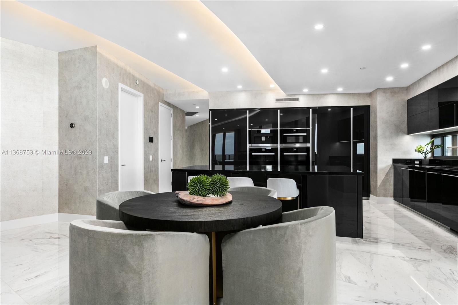 18555 COLLINS AVENUE COND - Residential