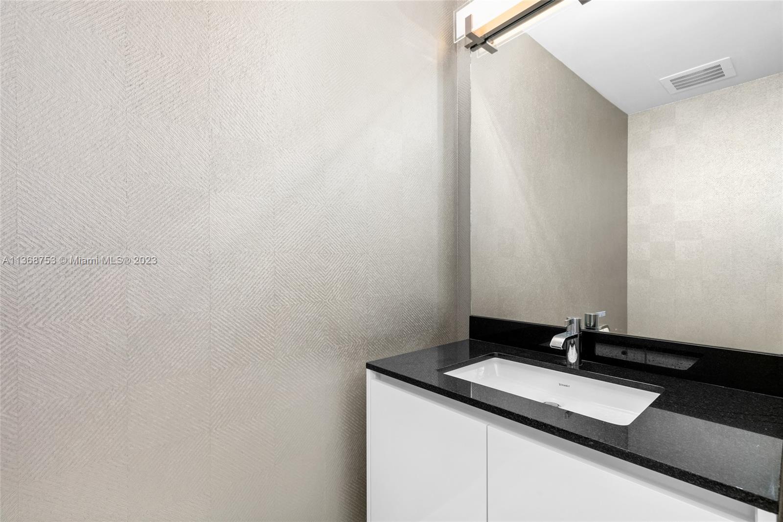 18555 COLLINS AVENUE COND - Residential