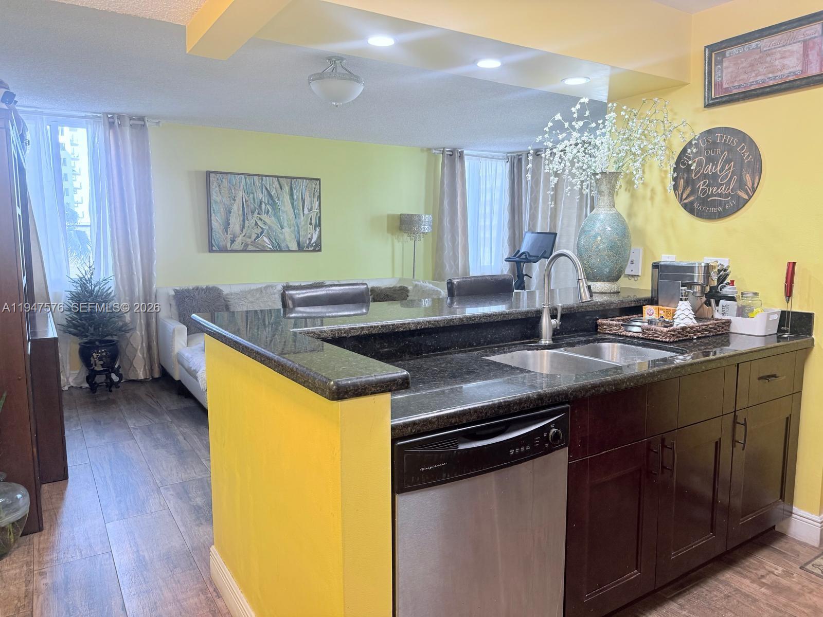 MADISON DOWNTOWN CONDO - Residential