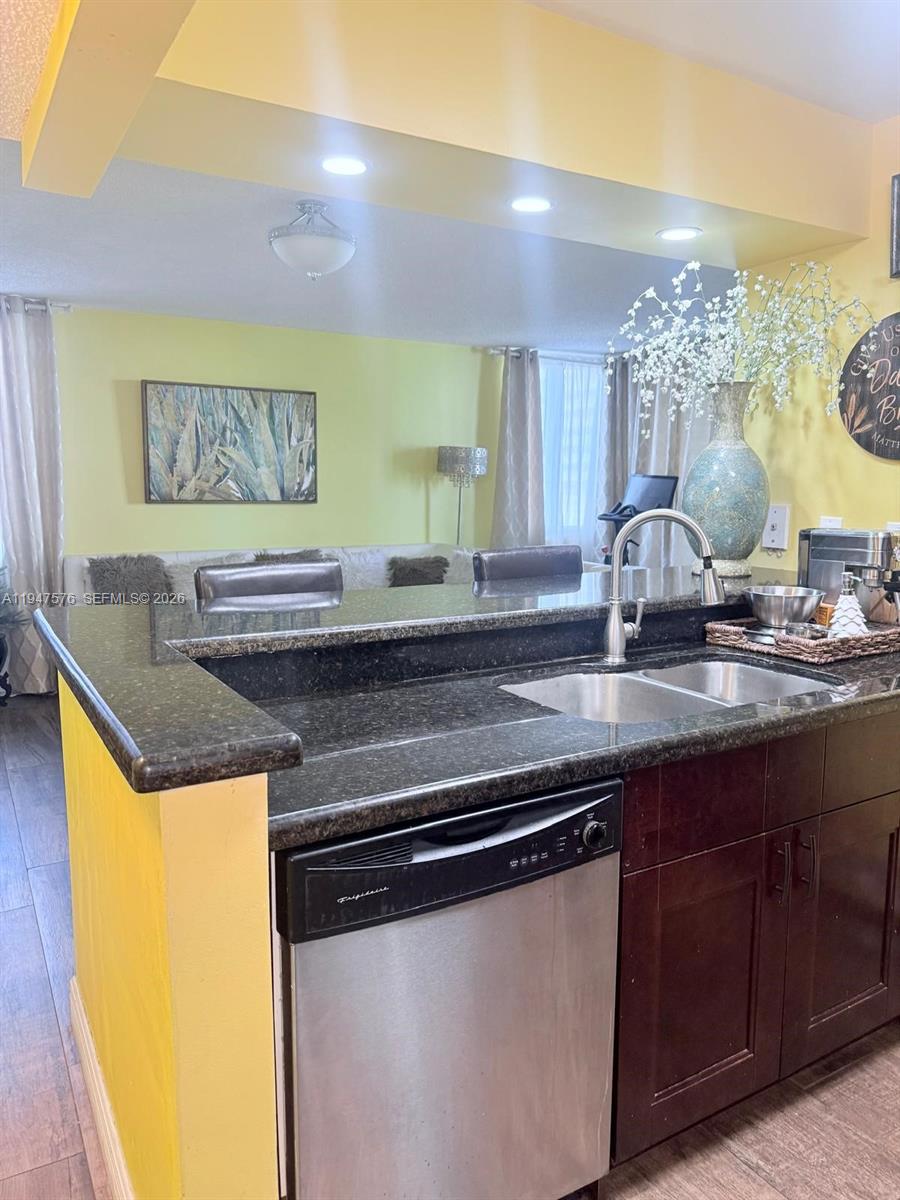 MADISON DOWNTOWN CONDO - Residential