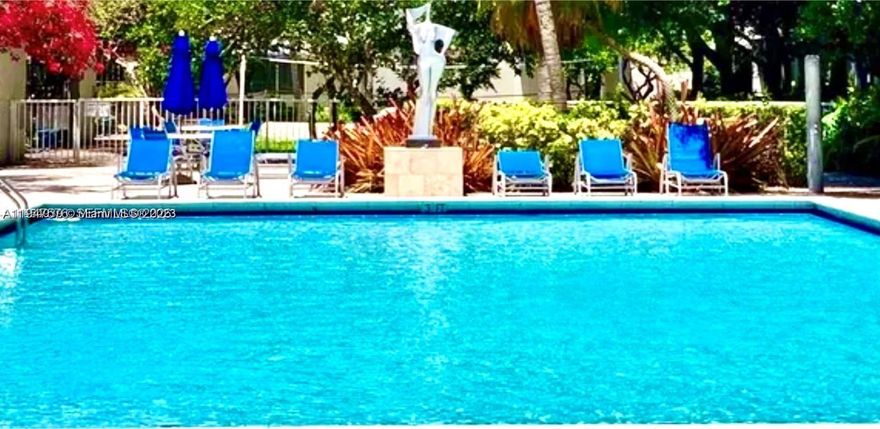 Explore this charming and light-filled apartment with two bedrooms and two bathrooms, situated on the sixth story in the center of Downtown Miami. This apartment offers the ideal balance of city living and cozy comfort, with lots of natural light and a warm, welcoming ambiance. This property offers unparalleled convenience for travel and sightseeing, as it is only a short distance from Miami's Central Train Station. A fully furnished gym, tennis courts, and a swimming pool are just a few of the building's outstanding features that make it perfect for a lively, active lifestyle. You'll have quick access to dining, shopping, entertainment, and waterfront views just a short distance from the stunning Miami Bay. Don't pass up this fantastic chance to reside in one of Miami's most desirable neighborhoods.