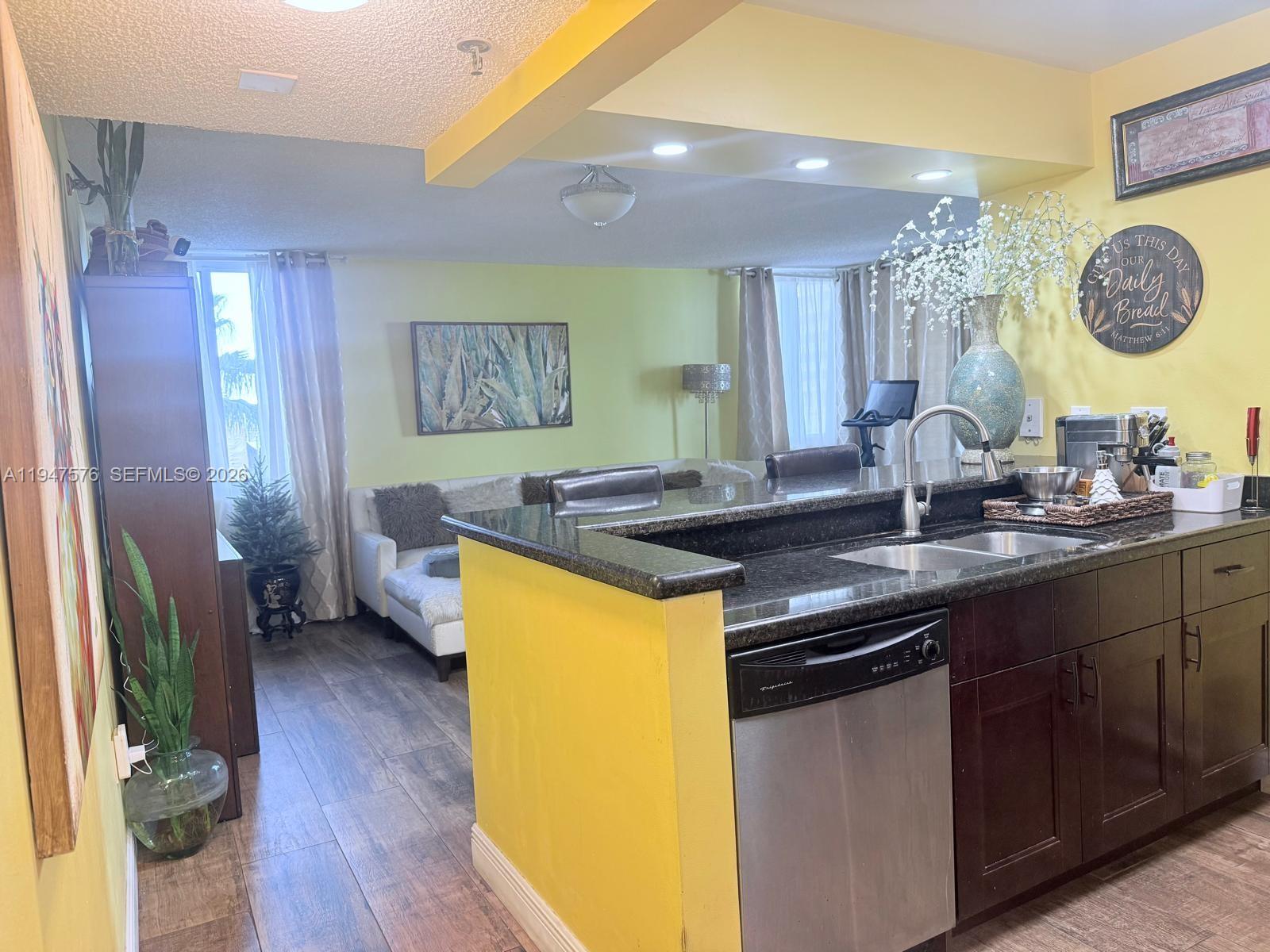 MADISON DOWNTOWN CONDO - Residential