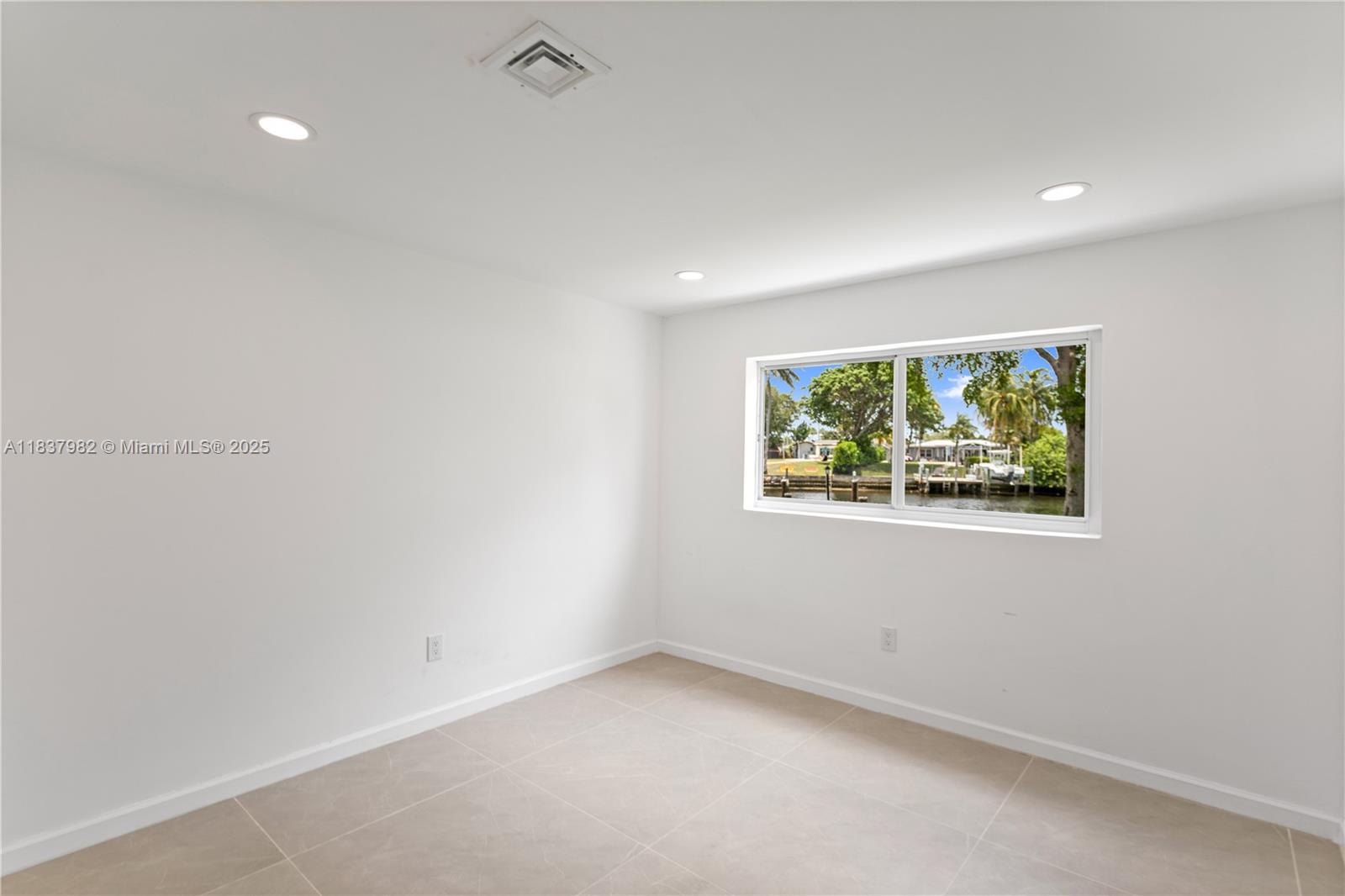 BOULEVARD PARK ISLES SEC - Residential