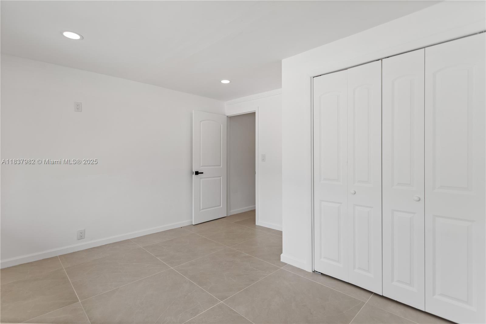 BOULEVARD PARK ISLES SEC - Residential