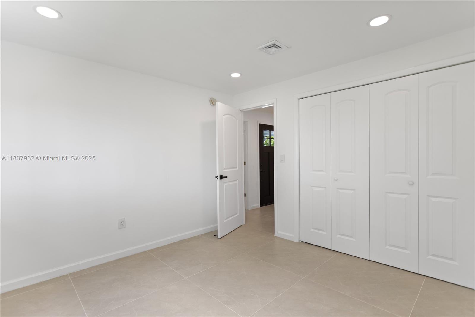 BOULEVARD PARK ISLES SEC - Residential